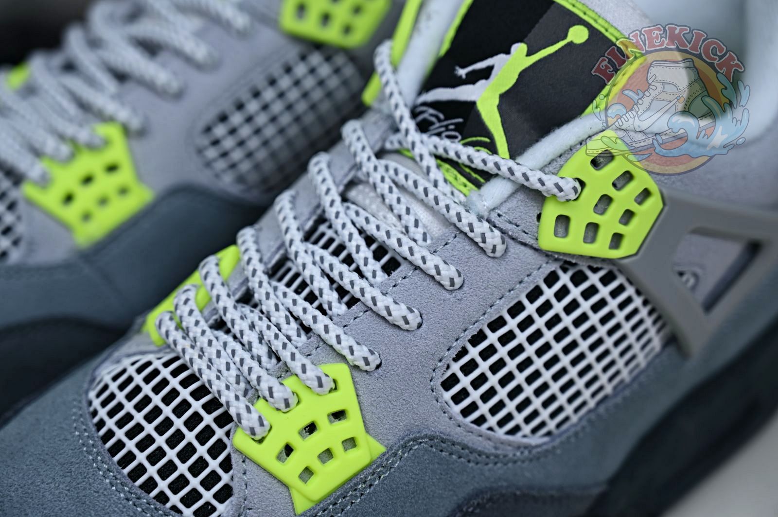 Air Jordan 4 retro se'95neon