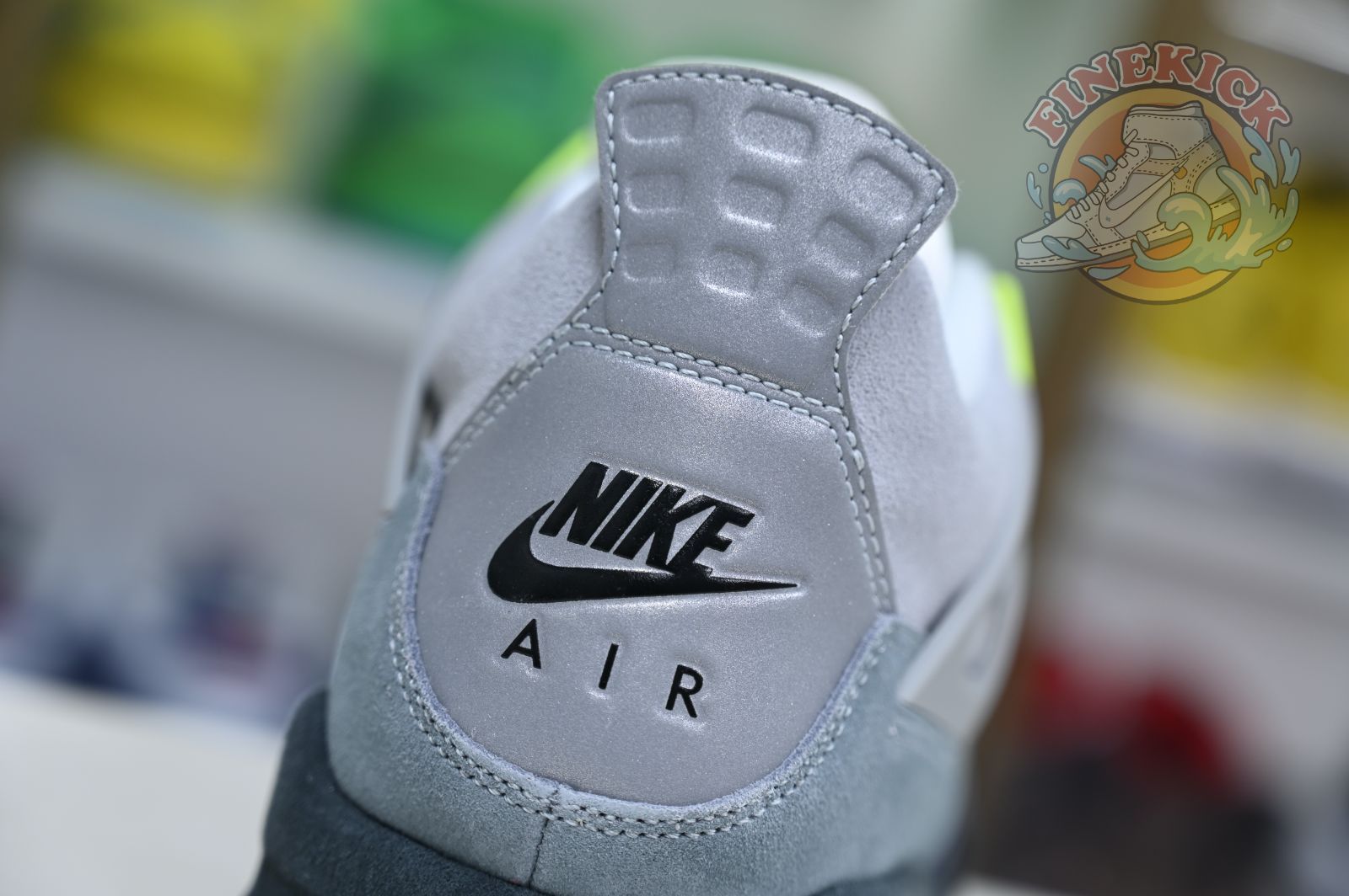 Air Jordan 4 retro se'95neon