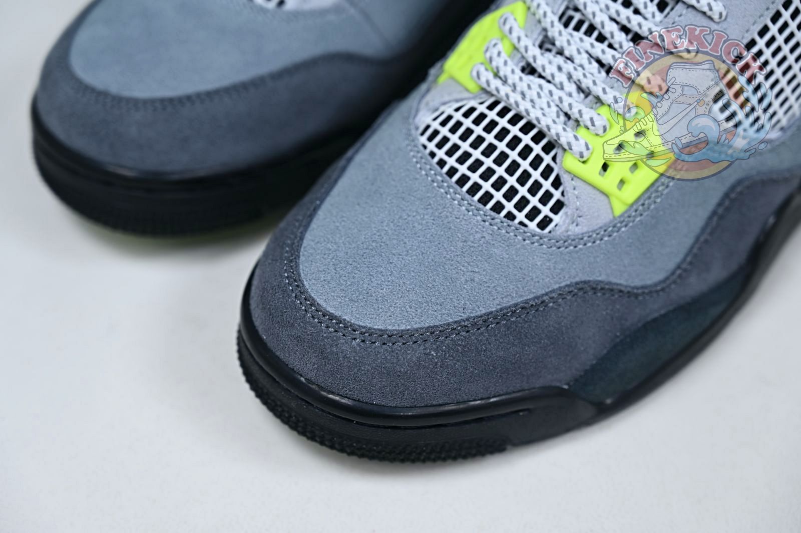 Air Jordan 4 retro se'95neon