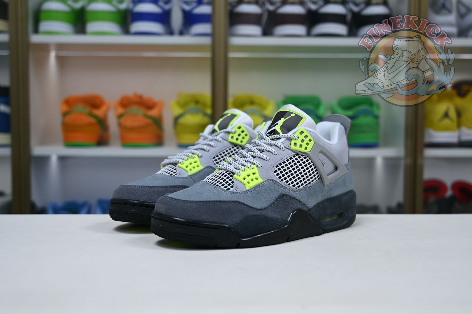 Air Jordan 4 retro se'95neon