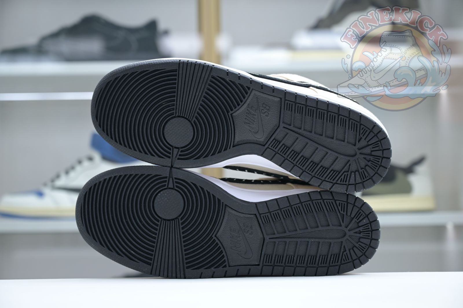 Albino & Preto x Nike Dunk SB Low Pro