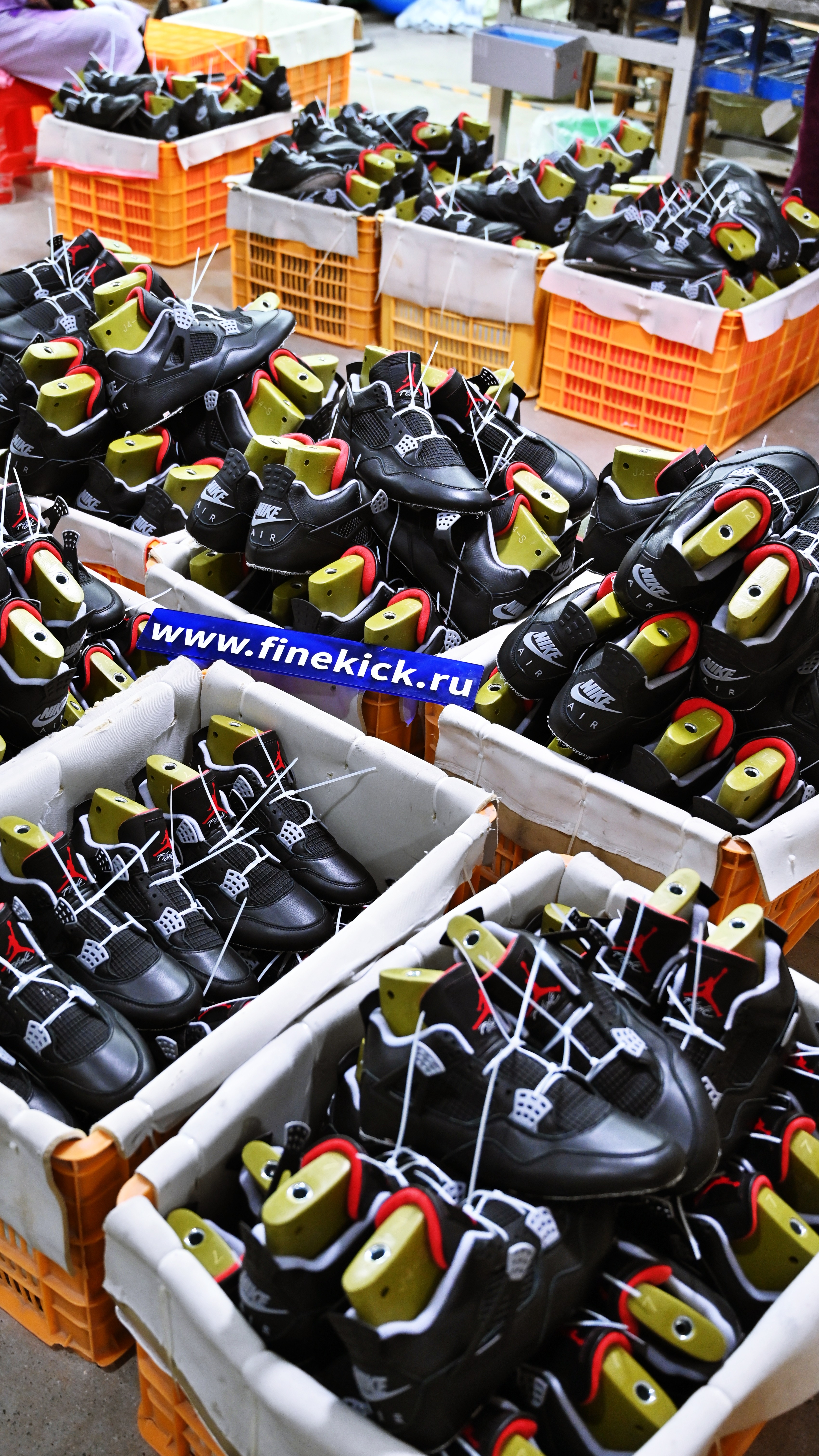 This is a shoe last, also known as a last form, which is a foot-shaped model. The shoe last is crucial because the three-dimensional design and dimensional data of the last determine the appearance of the shoe, ensuring high quality.