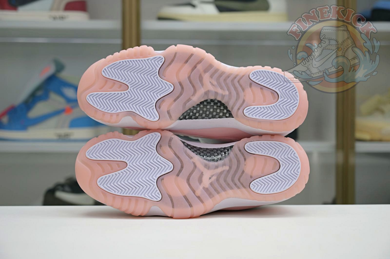 Air Jordan 11 Low WMNS