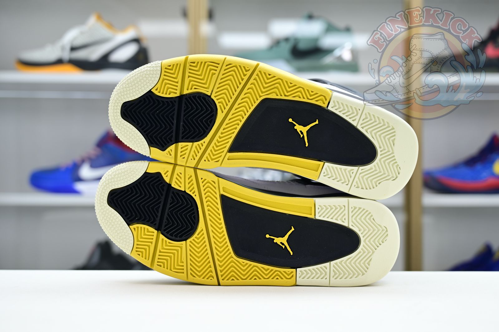 Air Jordan 4