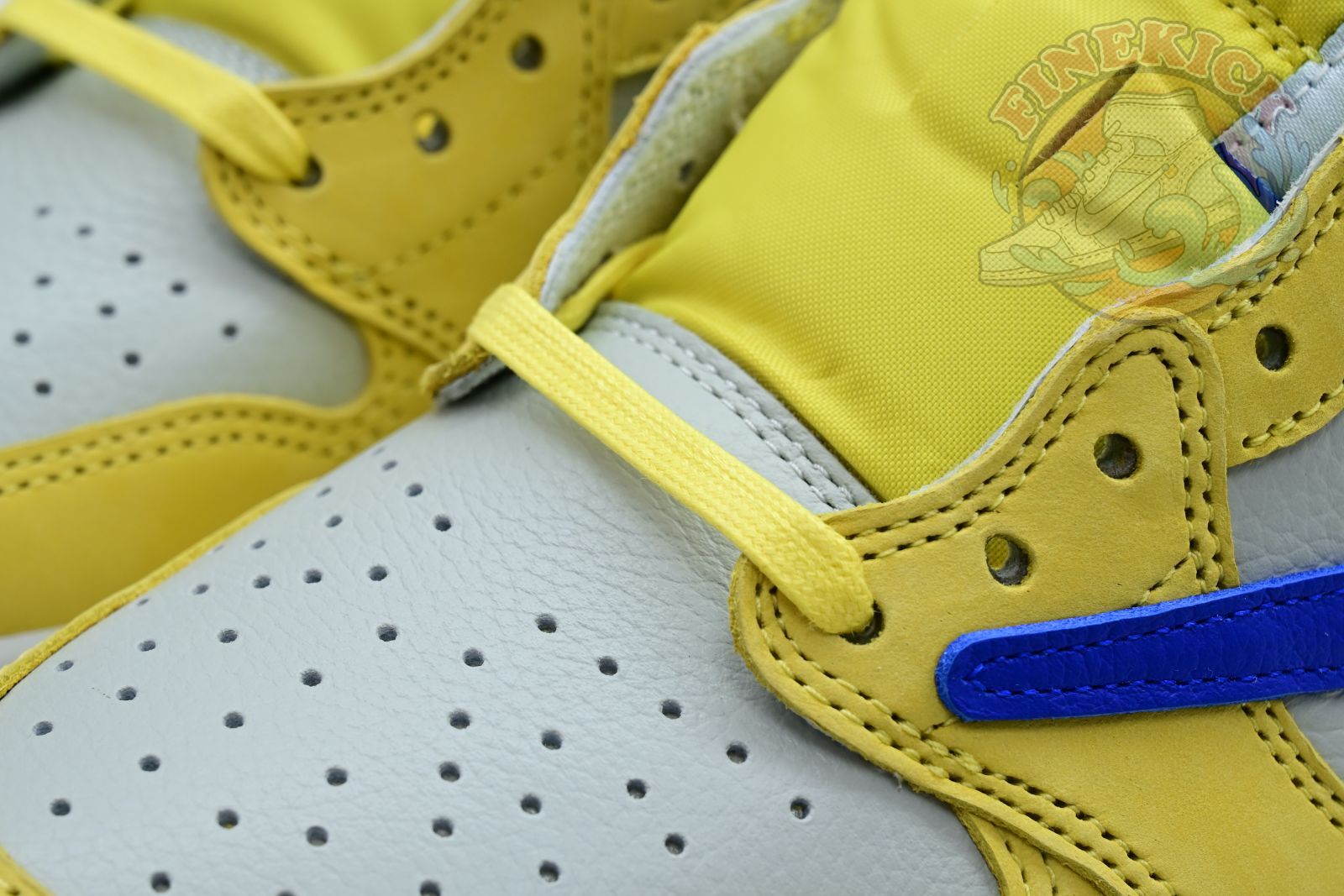 Travis Scott x Air Jordan 1Low Canary
