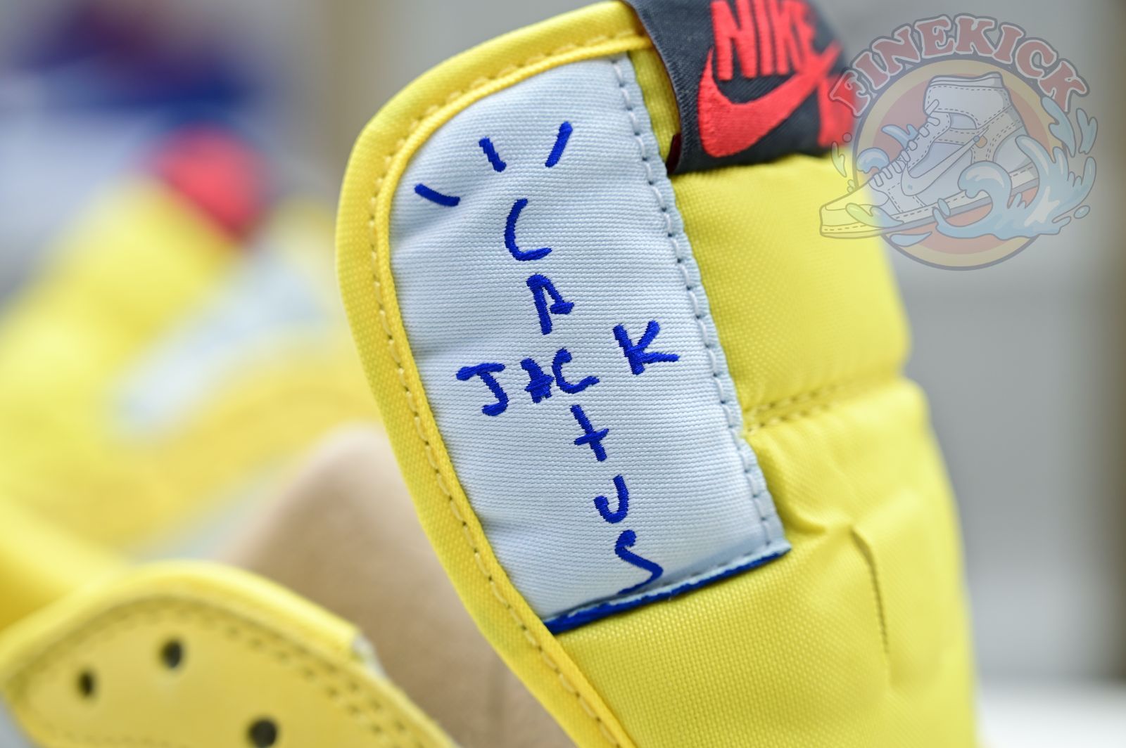 Travis Scott x Air Jordan 1Low Canary
