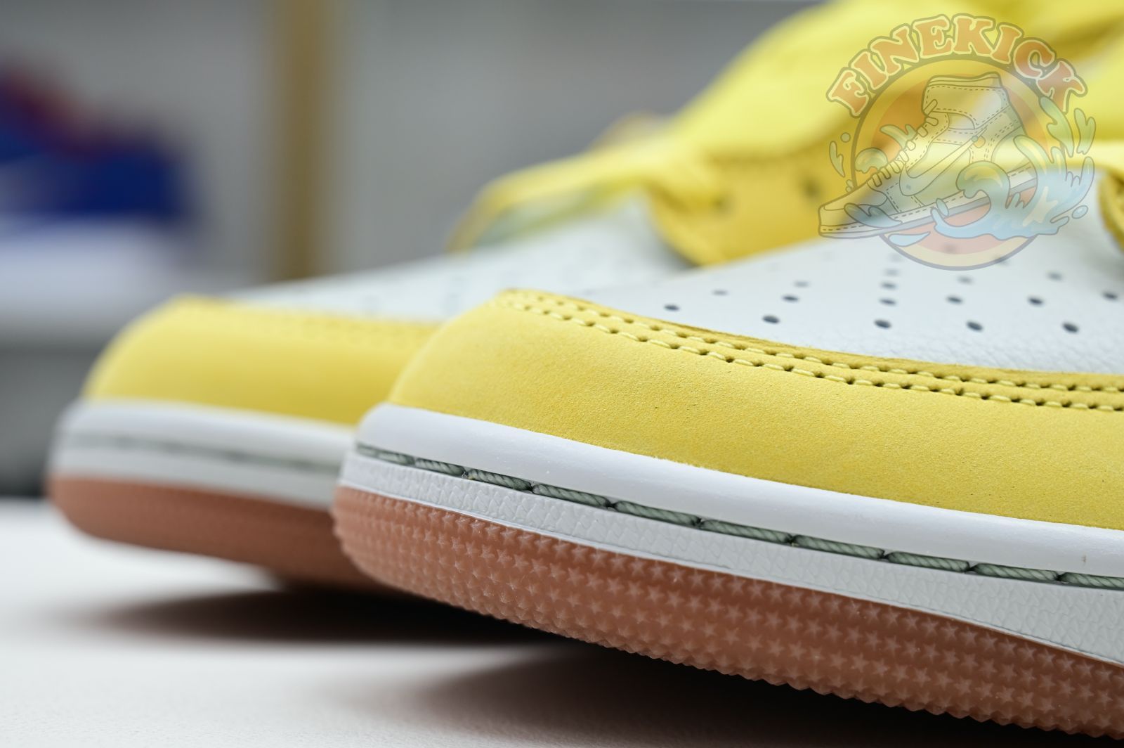 Travis Scott x Air Jordan 1Low Canary