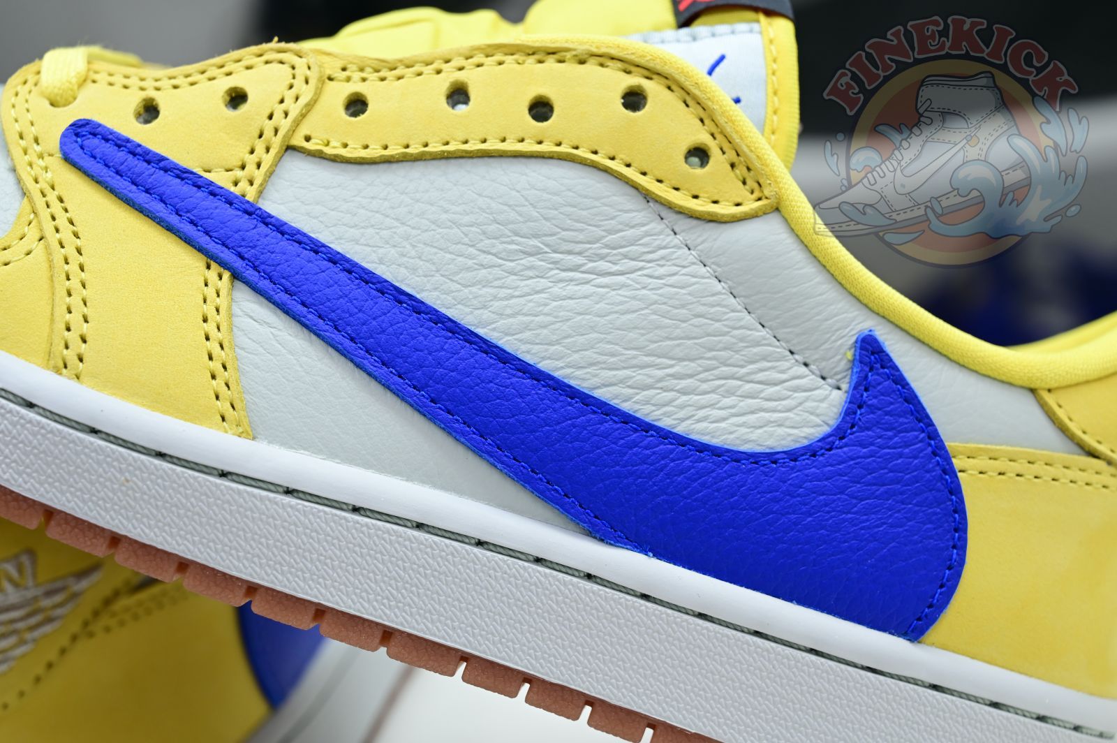 Travis Scott x Air Jordan 1Low Canary