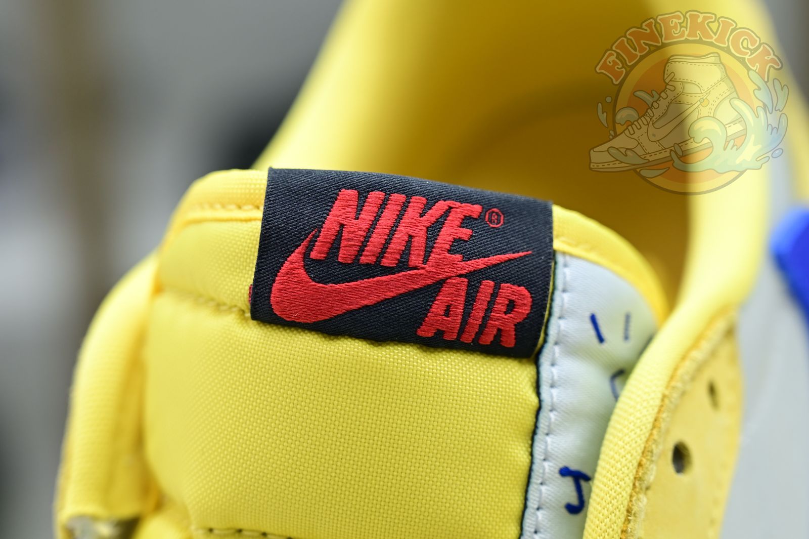Travis Scott x Air Jordan 1Low Canary