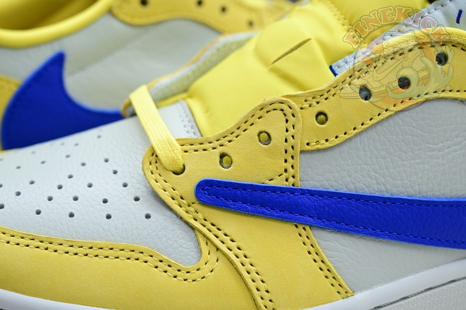 Travis Scott x Air Jordan 1Low Canary