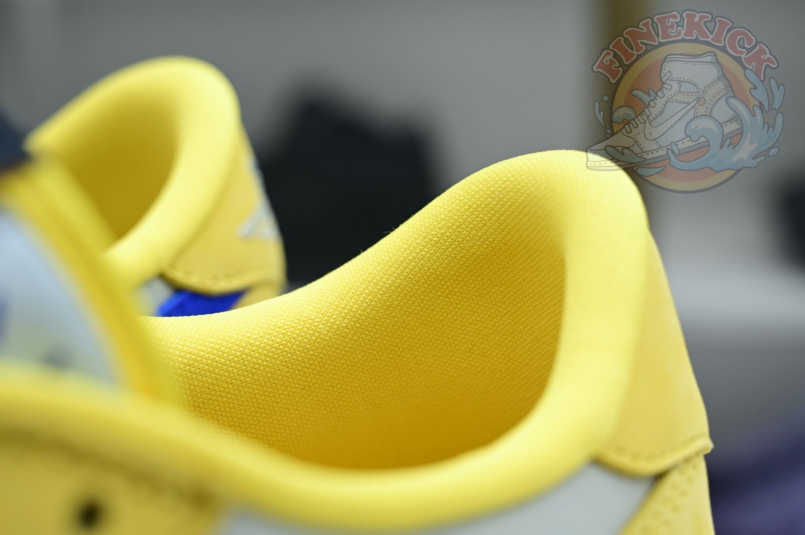 Travis Scott x Air Jordan 1Low Canary