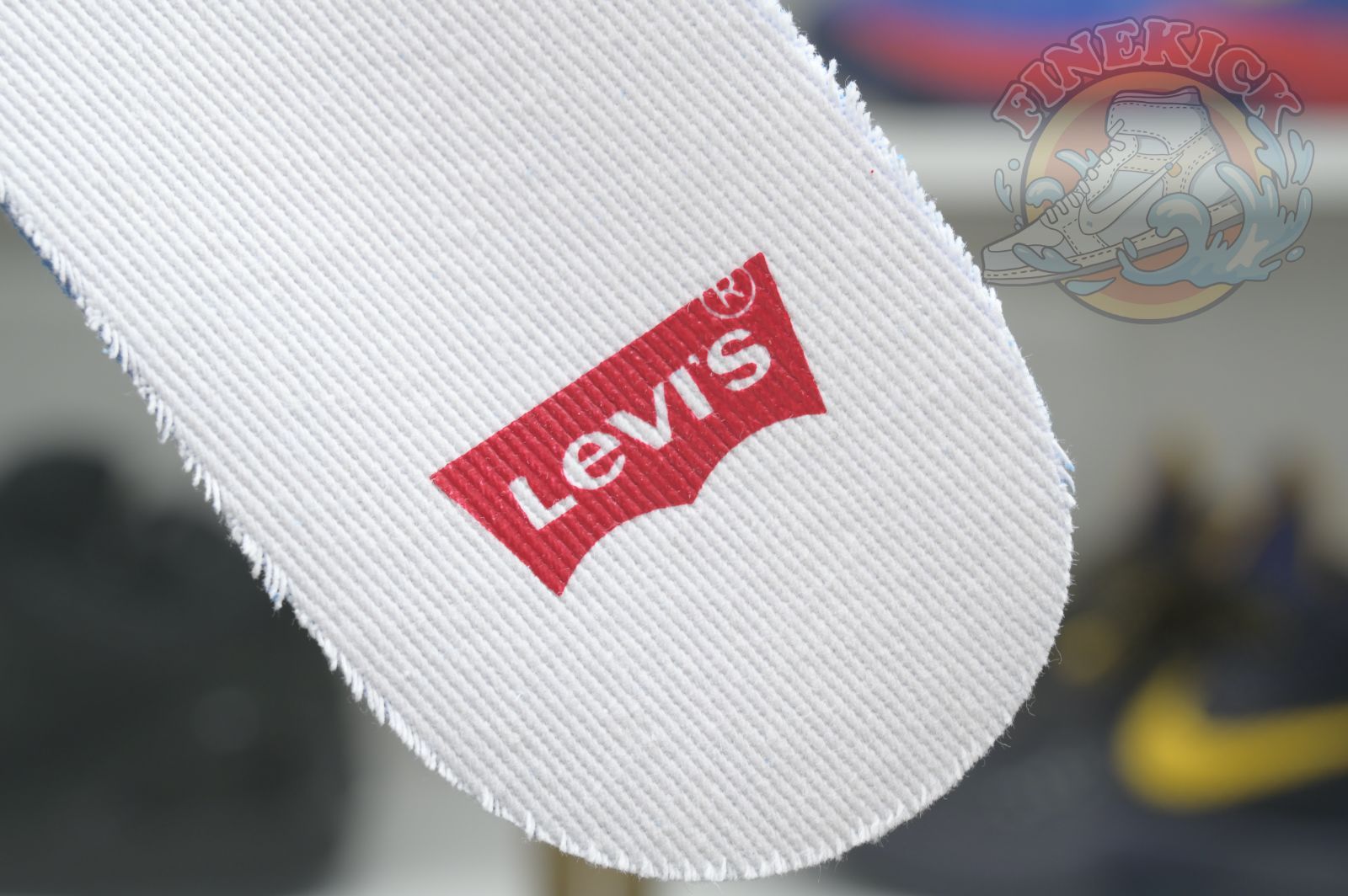 Air Jordan 4 levis white (levis tag)