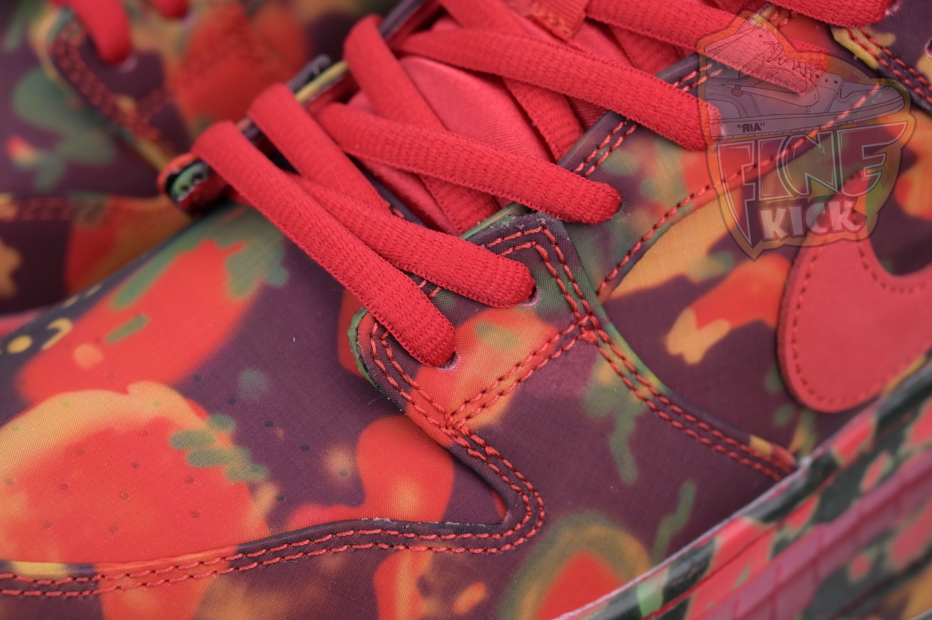 The Wizard of Oz x Nike SBDunk Low“Ruby Slipper”
