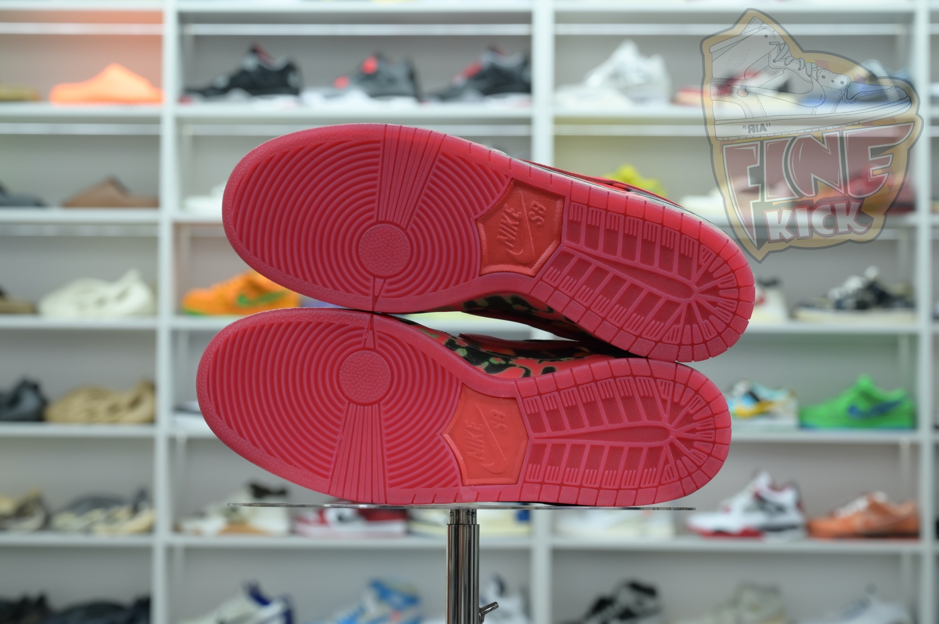 The Wizard of Oz x Nike SBDunk Low“Ruby Slipper”