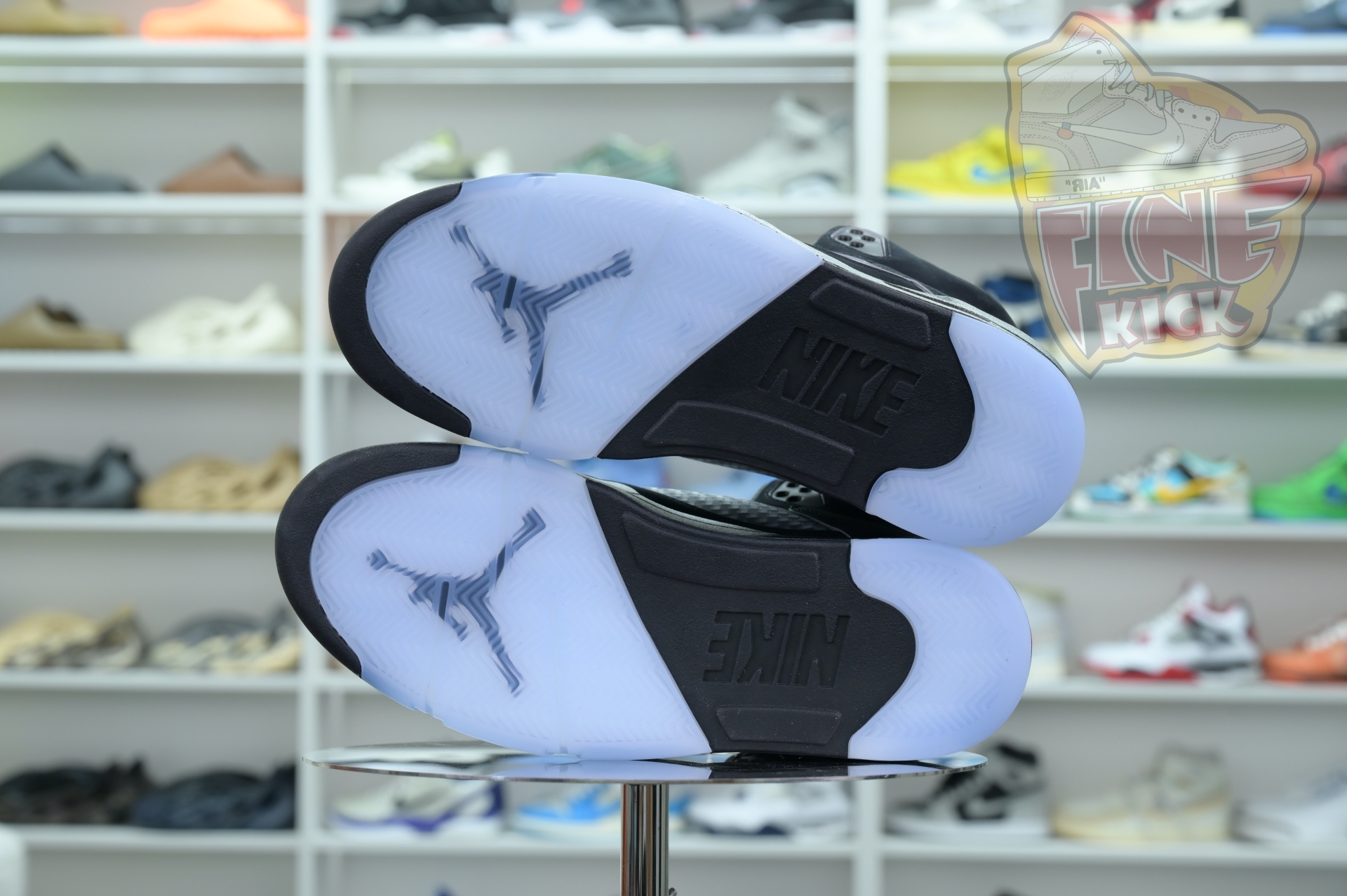 Air Jordan 5“BLACK METALLIC REIMAGINED”