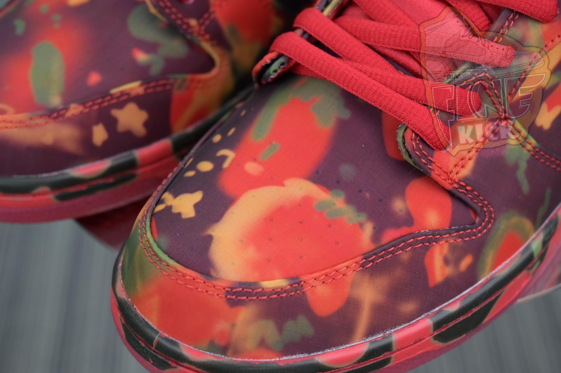 The Wizard of Oz x Nike SBDunk Low“Ruby Slipper”