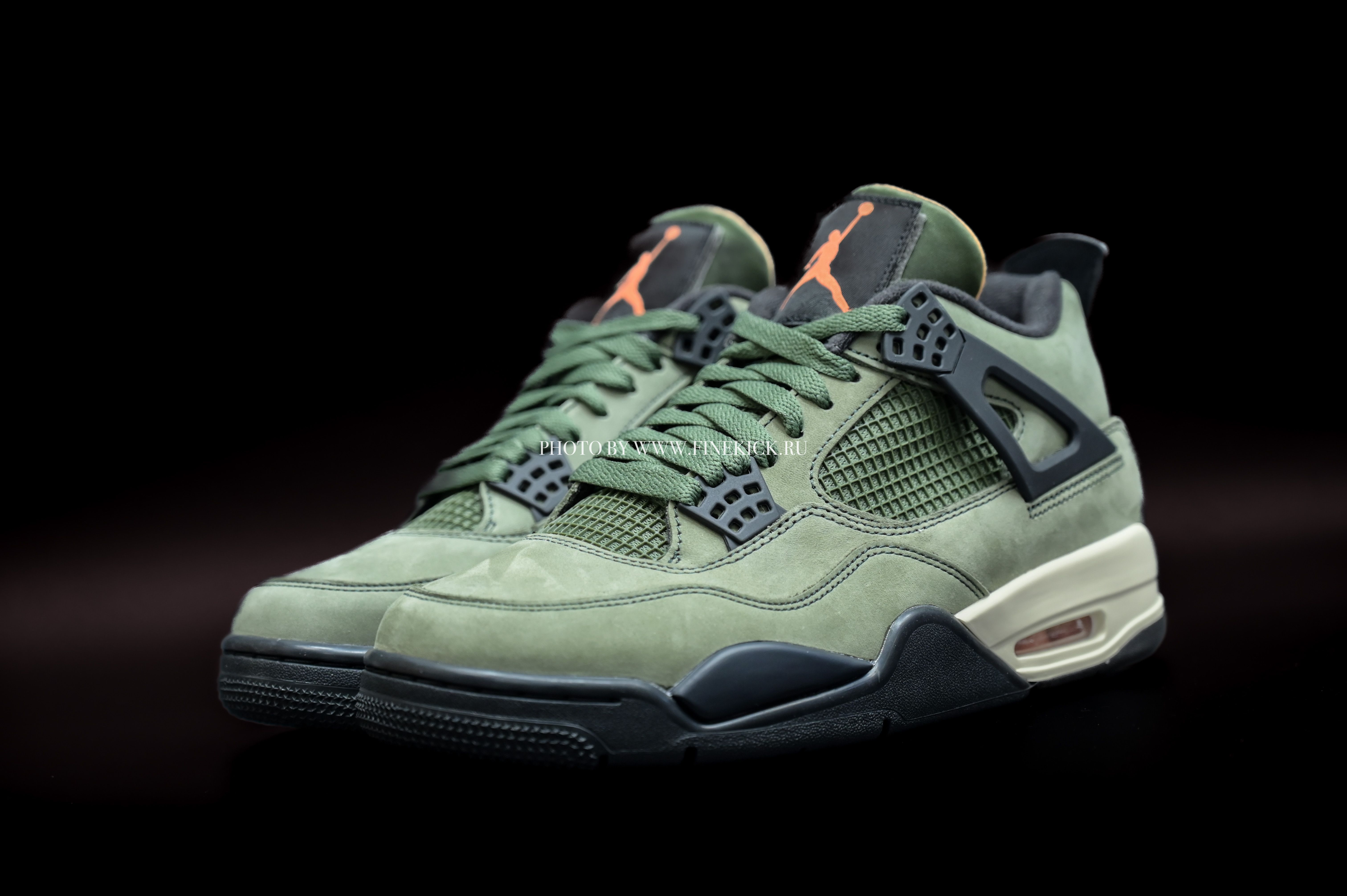 UNDEFEATED x Air Jordan 4 Retro UNDFTD