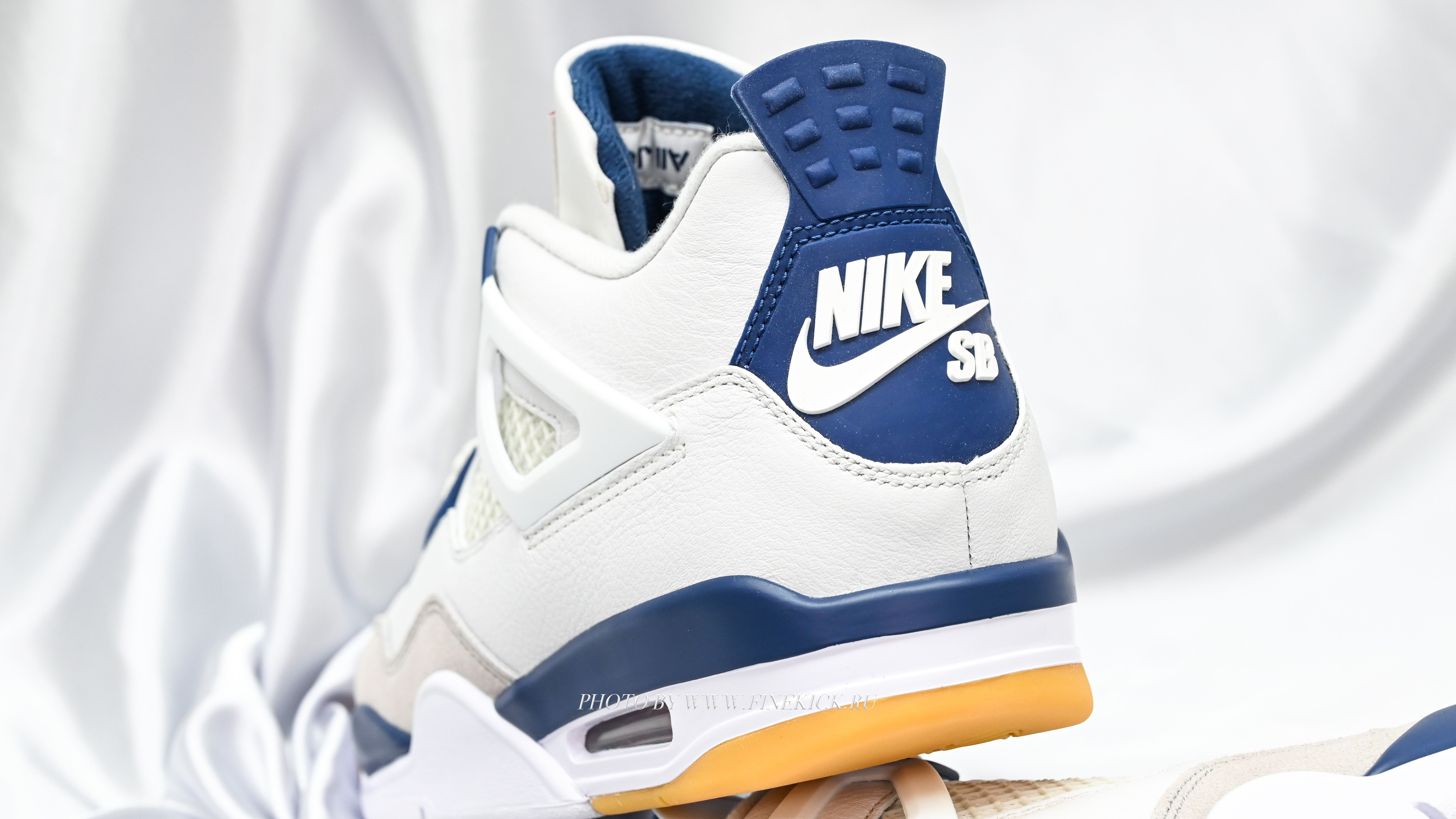 Air Jordan 4 SB “NAVY”