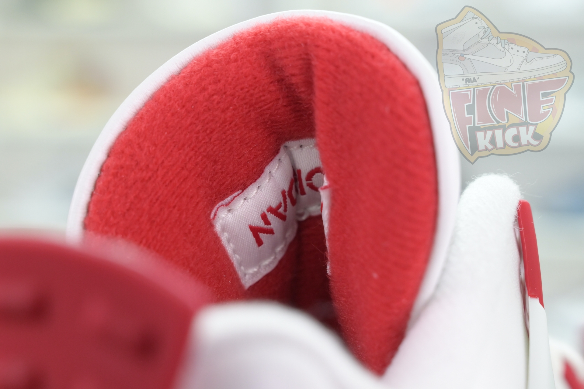 Nike SB x Air Jordan4“Varsity Red”