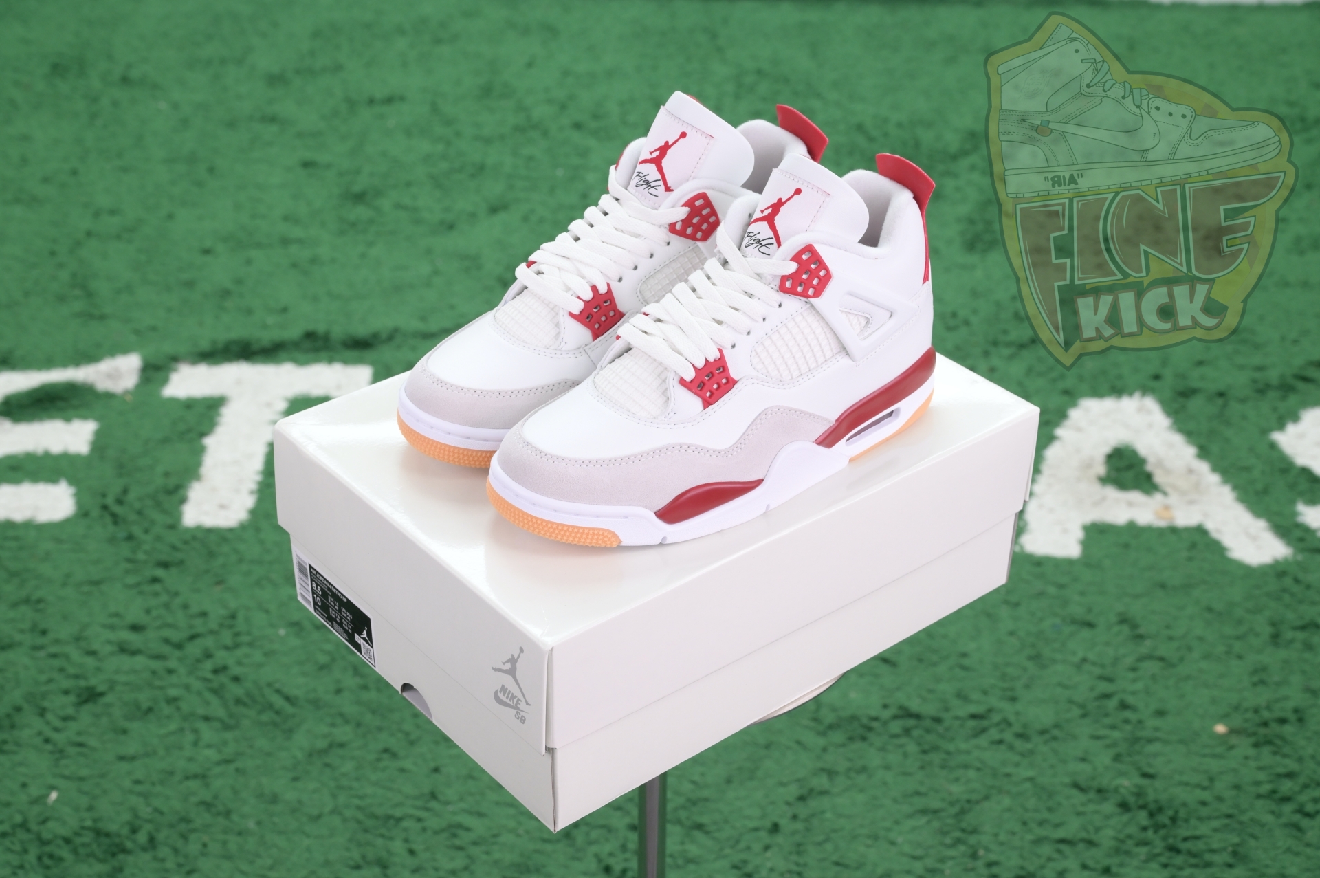 Nike SB x Air Jordan4“Varsity Red”