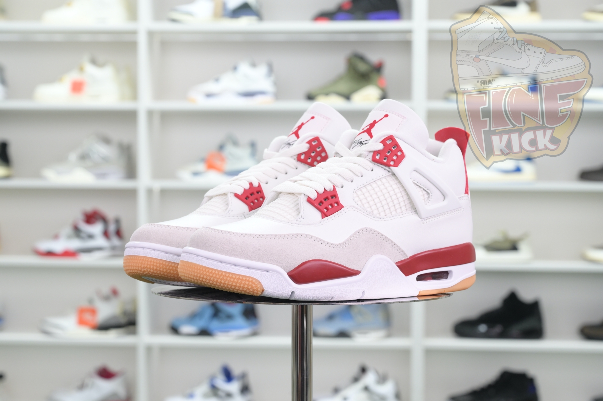 Nike SB x Air Jordan4“Varsity Red”