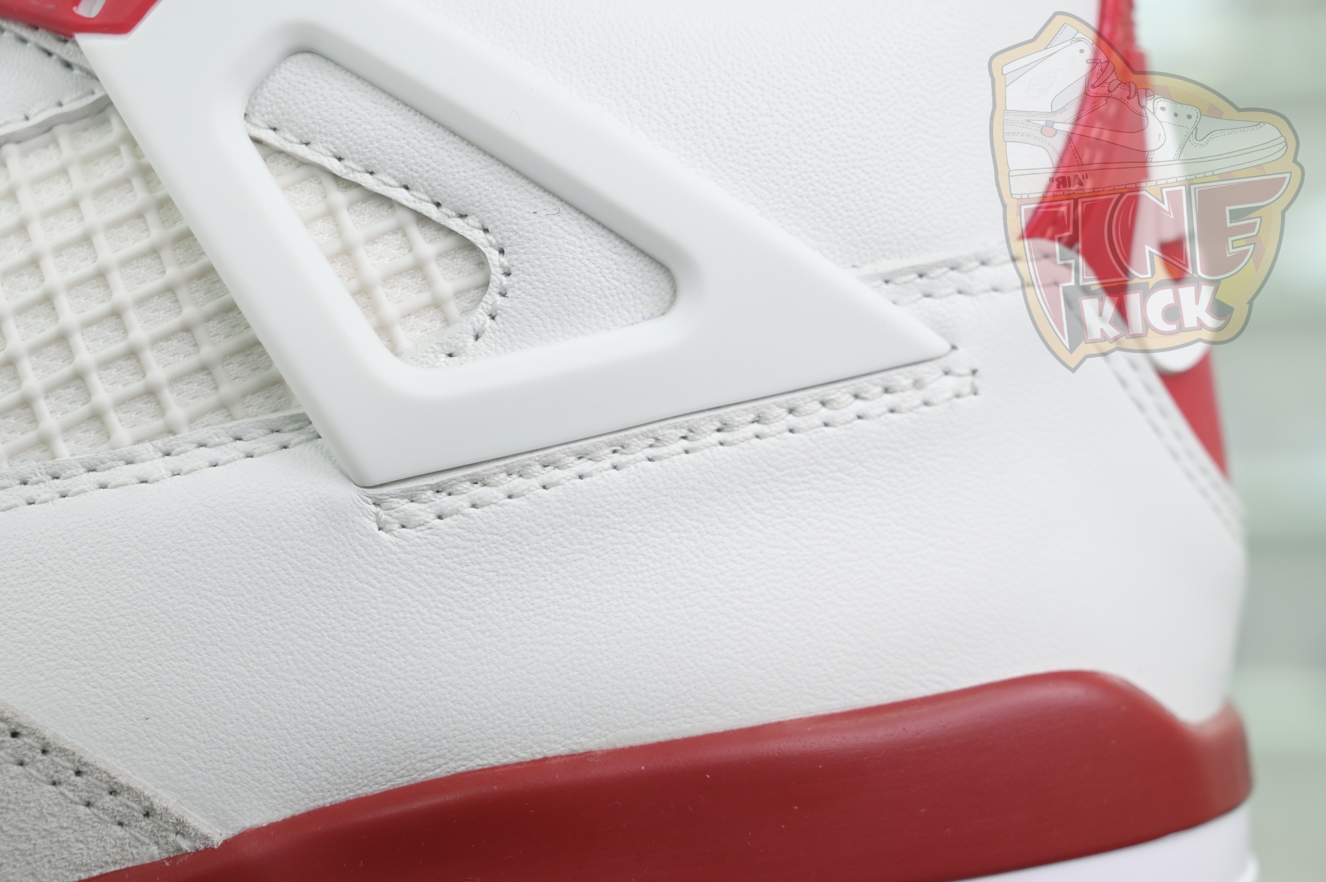 Nike SB x Air Jordan4“Varsity Red”
