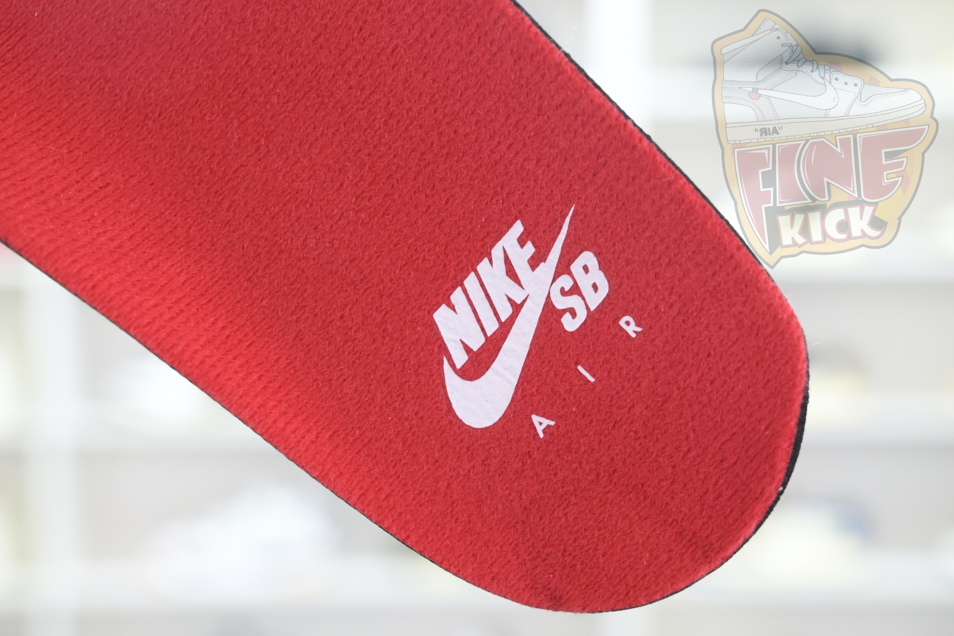 Nike SB x Air Jordan4“Varsity Red”