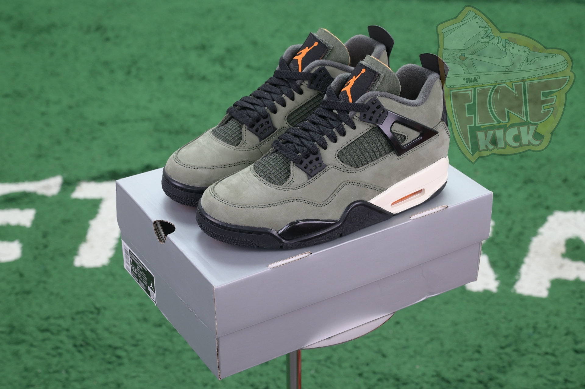 UNDEFEATED x Air Jordan 4  B1519-200