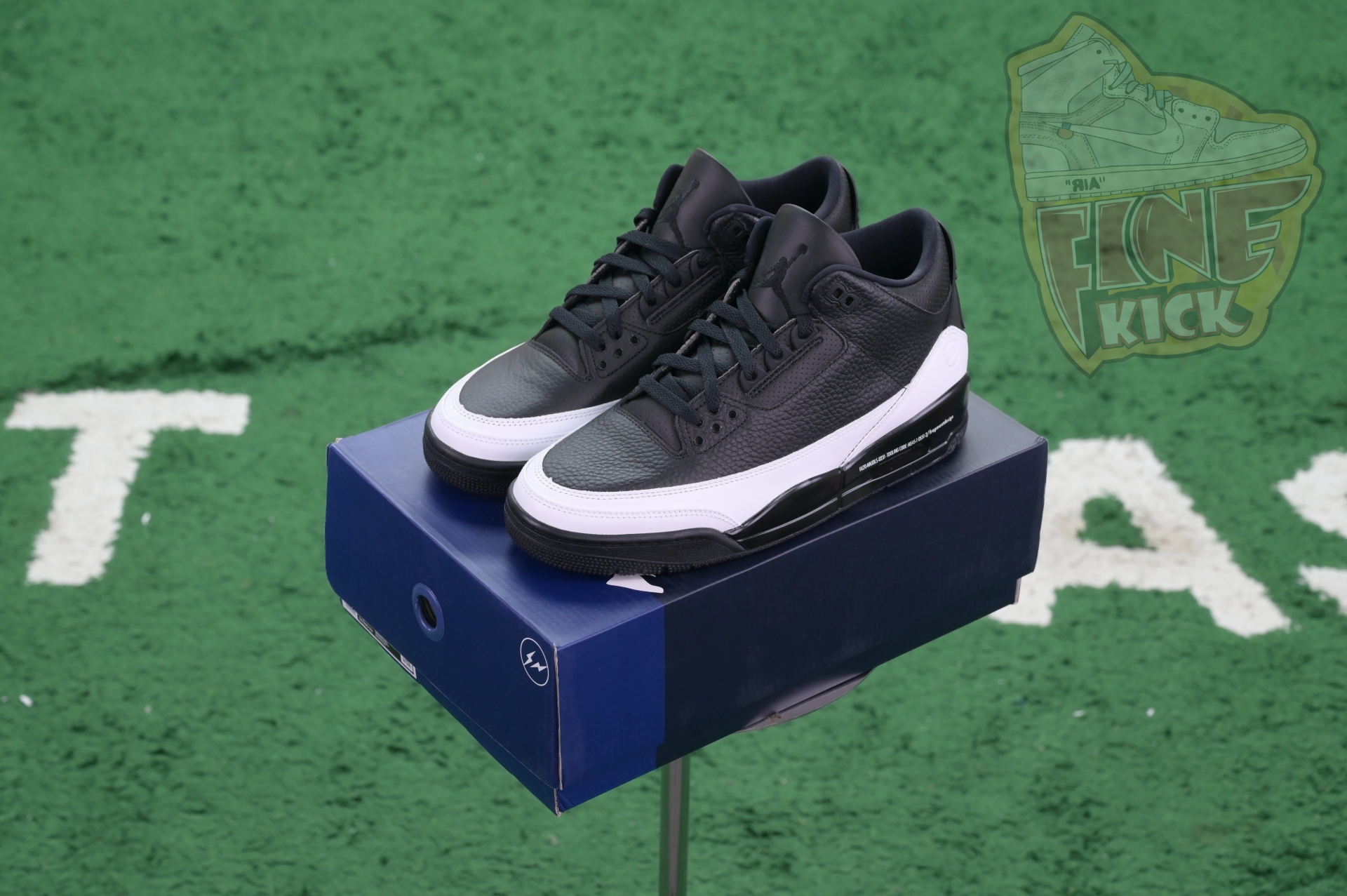 Fragment Design x Air Jordan 3“Black/ White”  DA3595-001