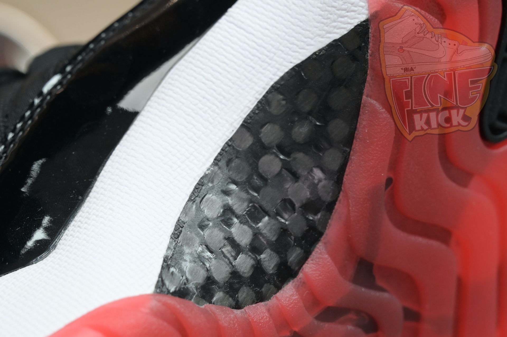 Air Jordan 11 Low“Bred” FV5104-006