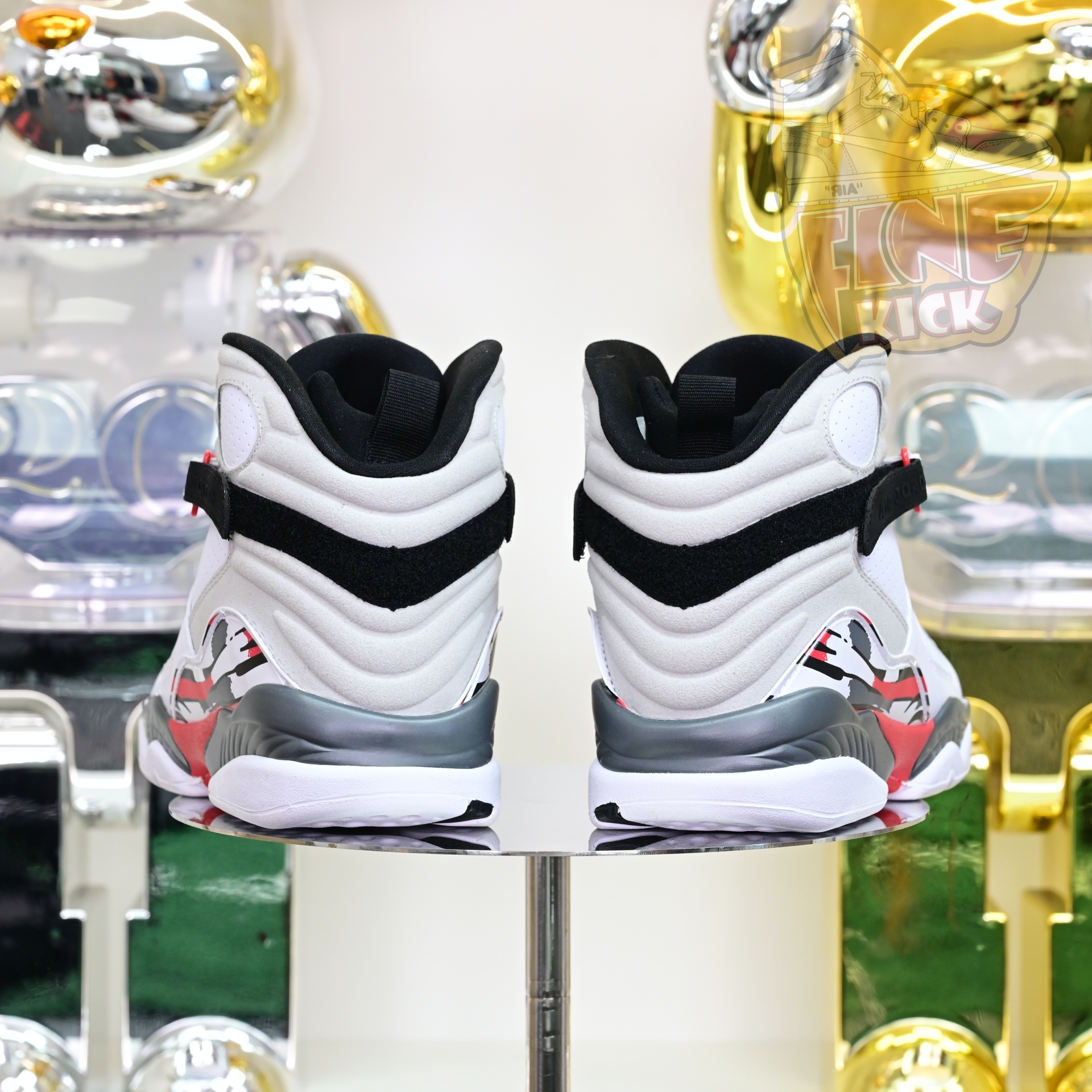 Air Jordan 8 Retro Bugs Bunny  305381-103