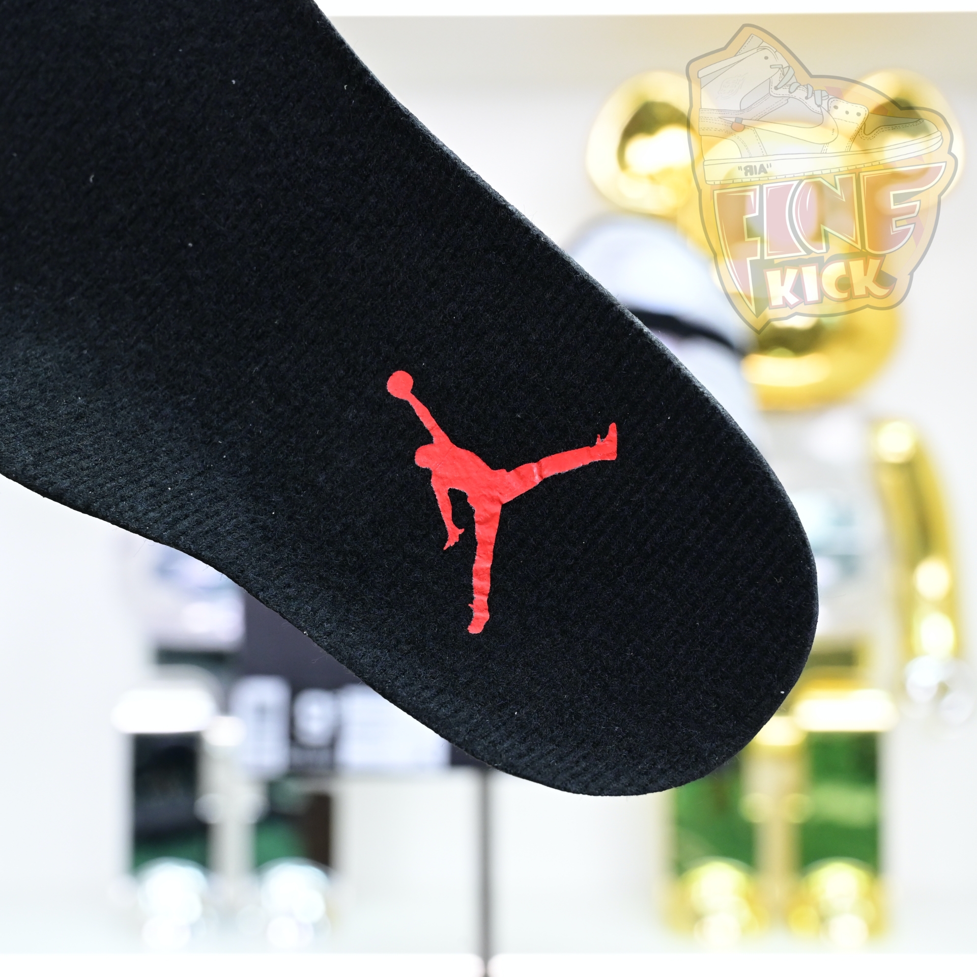 Air Jordan 8 Retro Bugs Bunny  305381-103