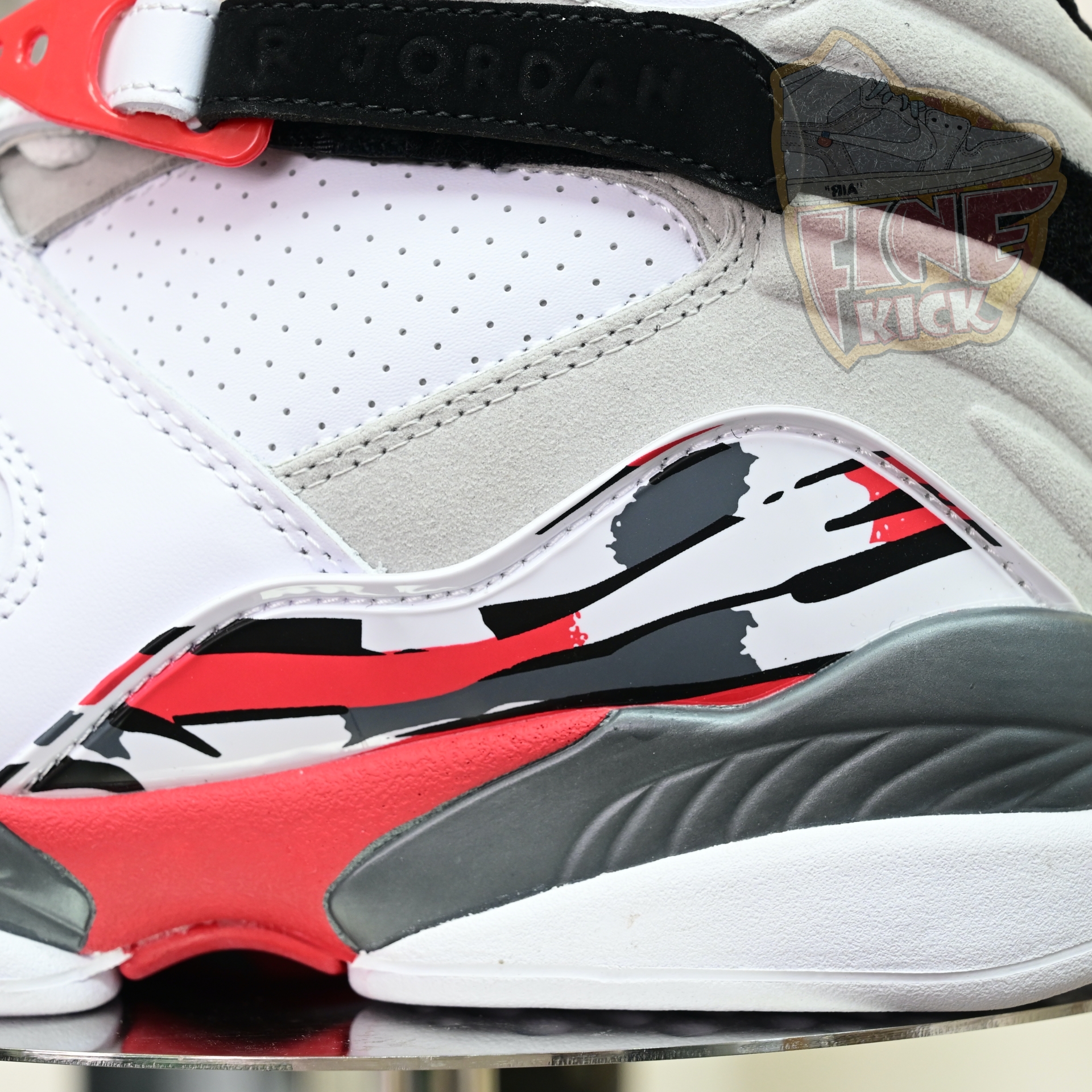 Air Jordan 8 Retro Bugs Bunny  305381-103
