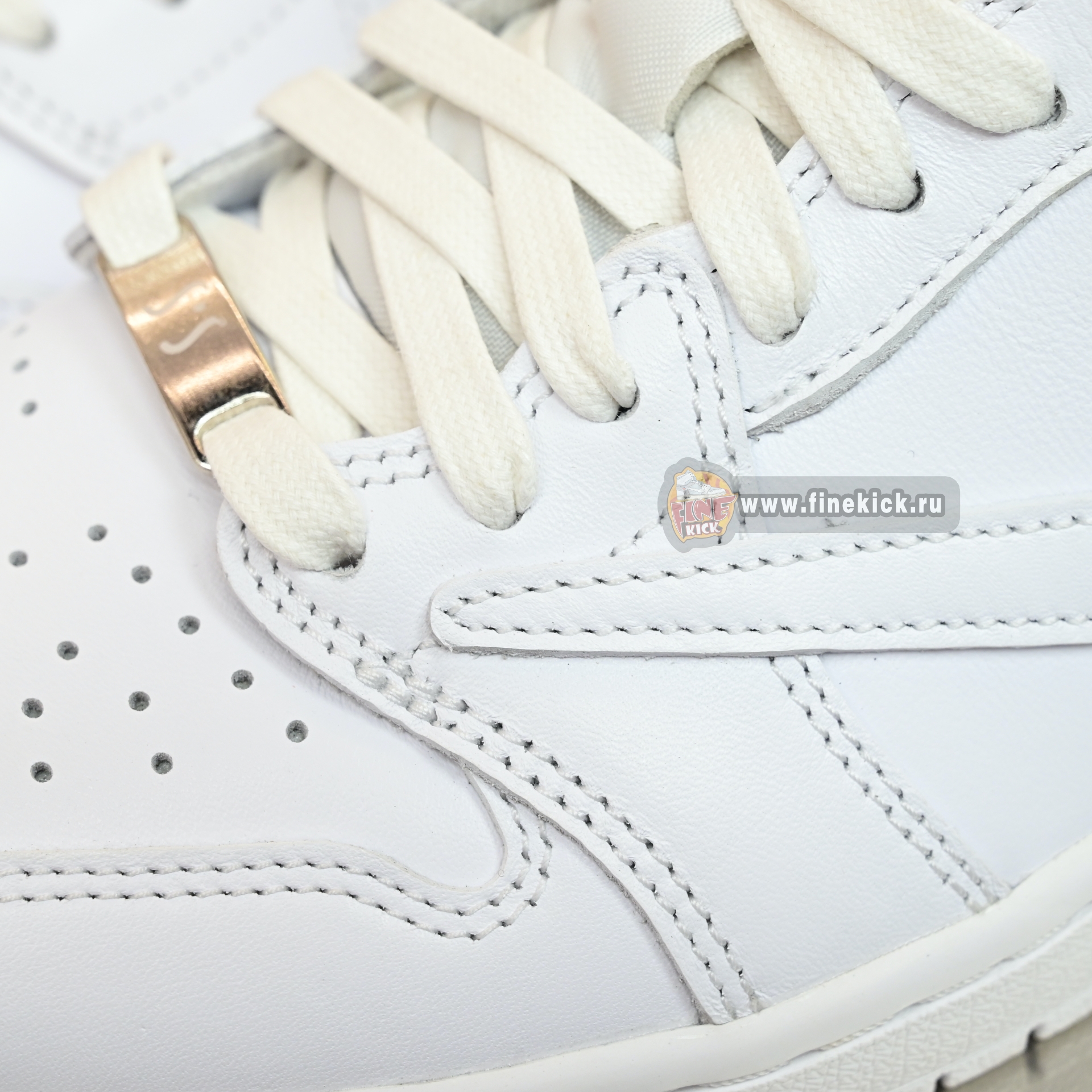 Travis Scott  x Air Jordan 1 TD1228-111