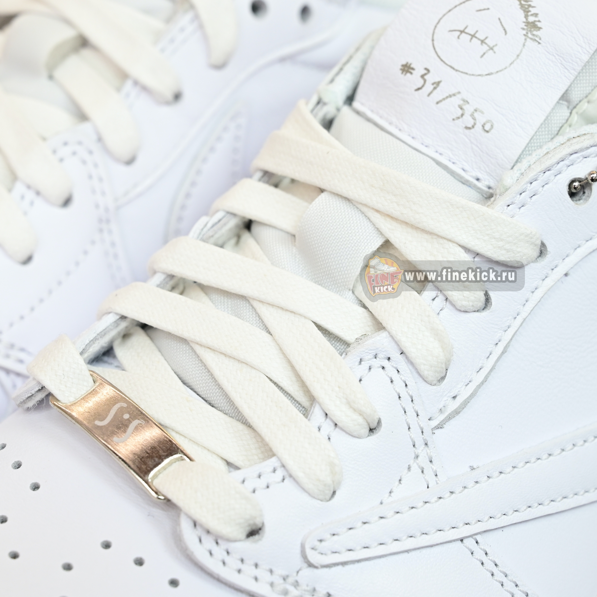 Travis Scott  x Air Jordan 1 TD1228-111