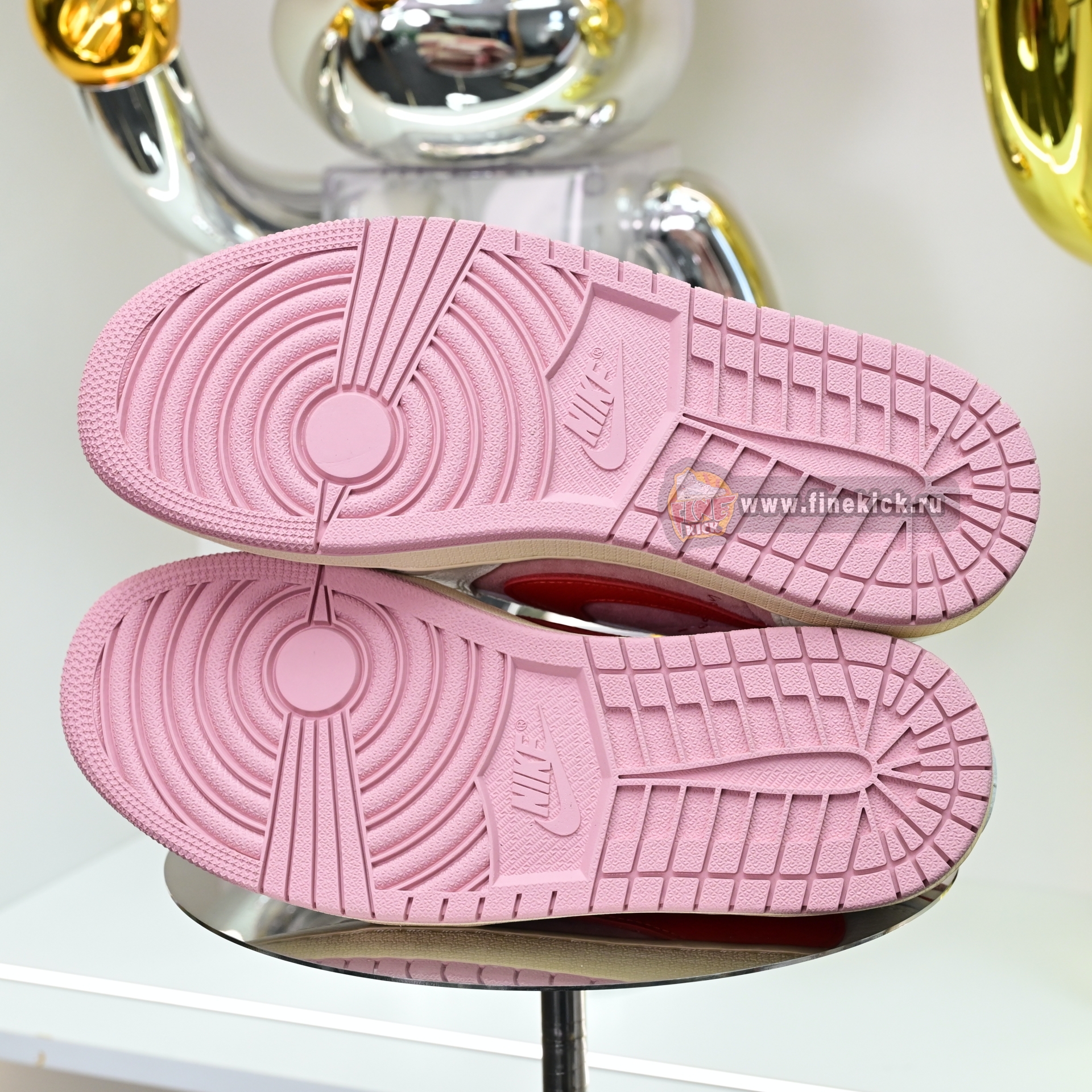 Travis Scott x Air Jordan 1  Low DM7866-100