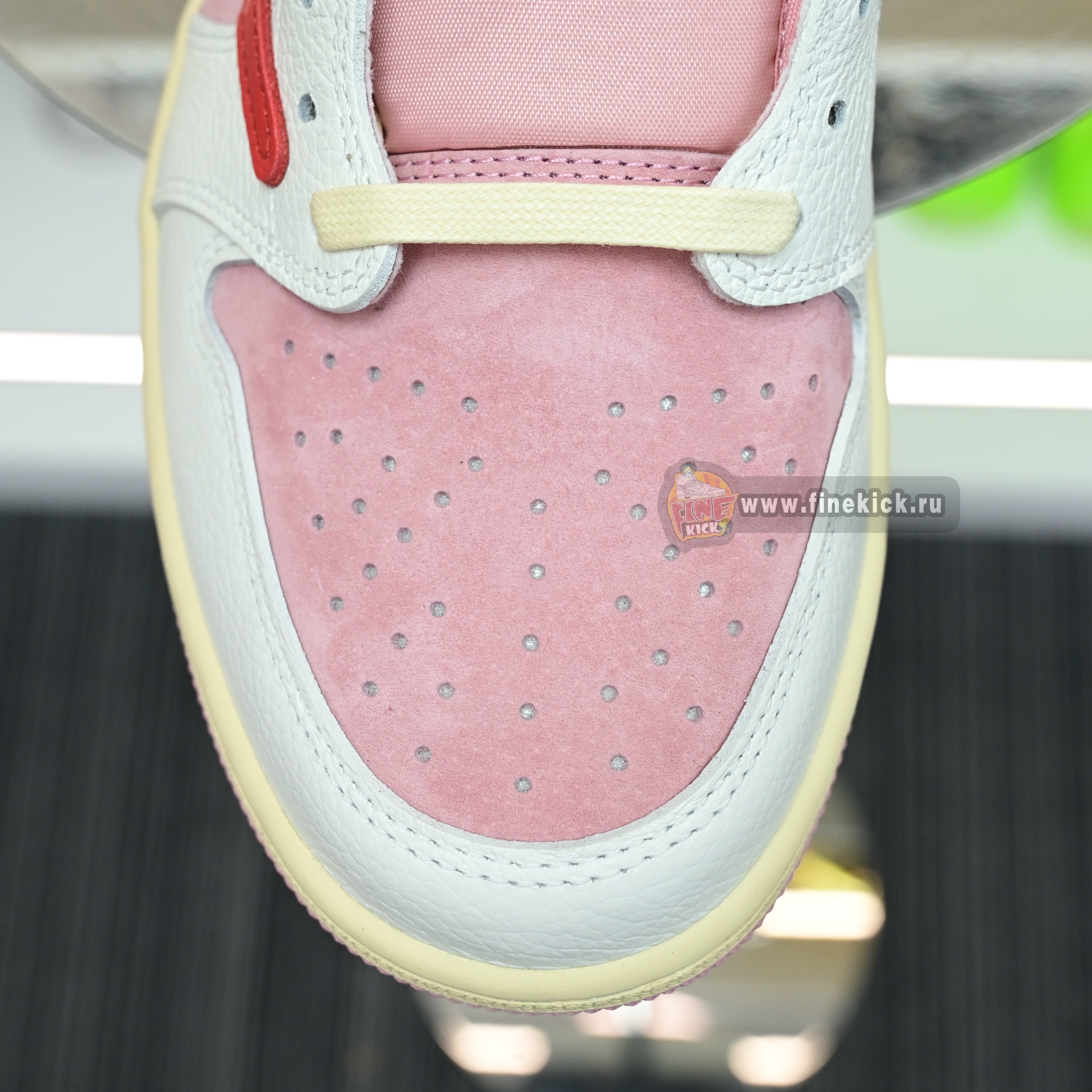 Travis Scott x Air Jordan 1  Low DM7866-100