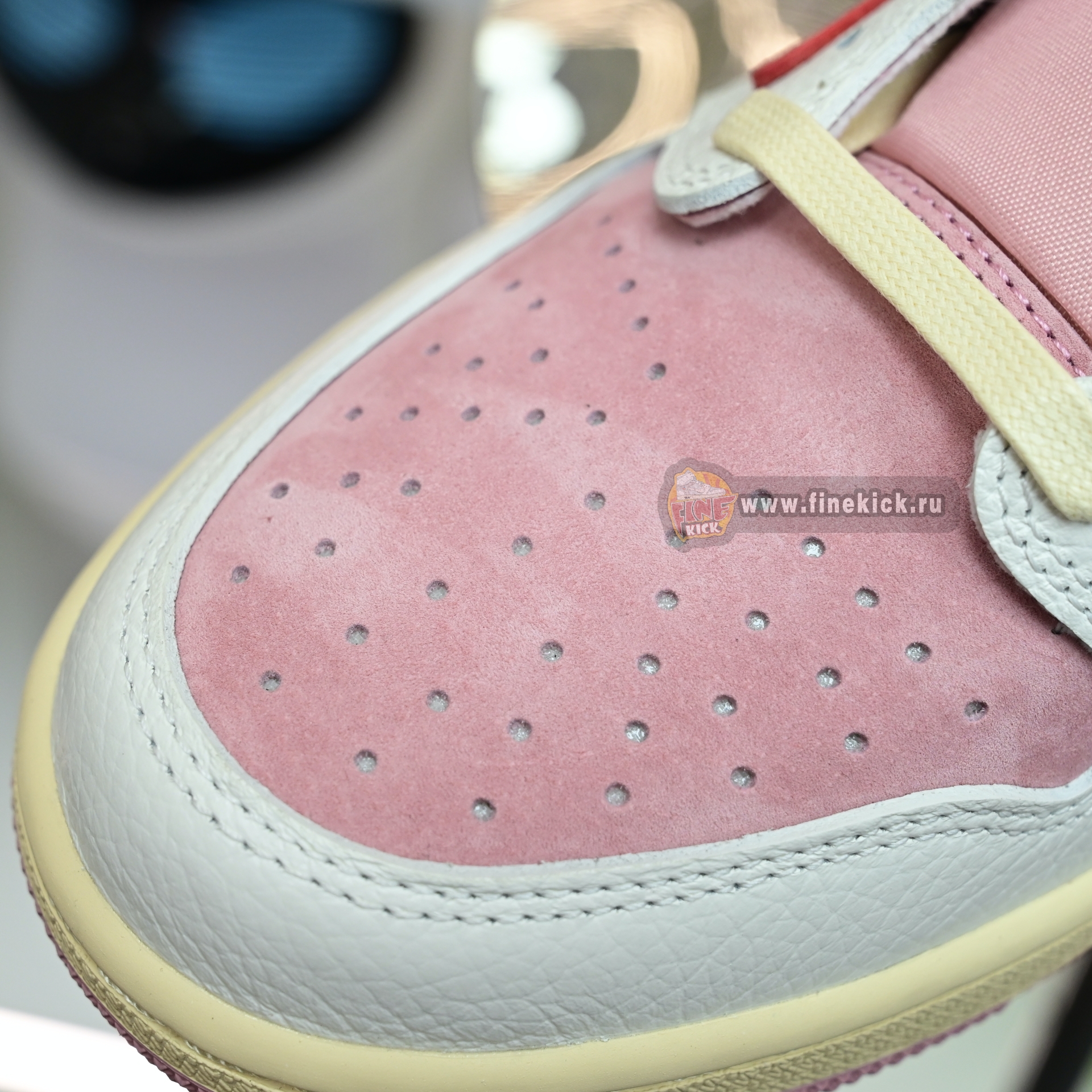 Travis Scott x Air Jordan 1  Low DM7866-100