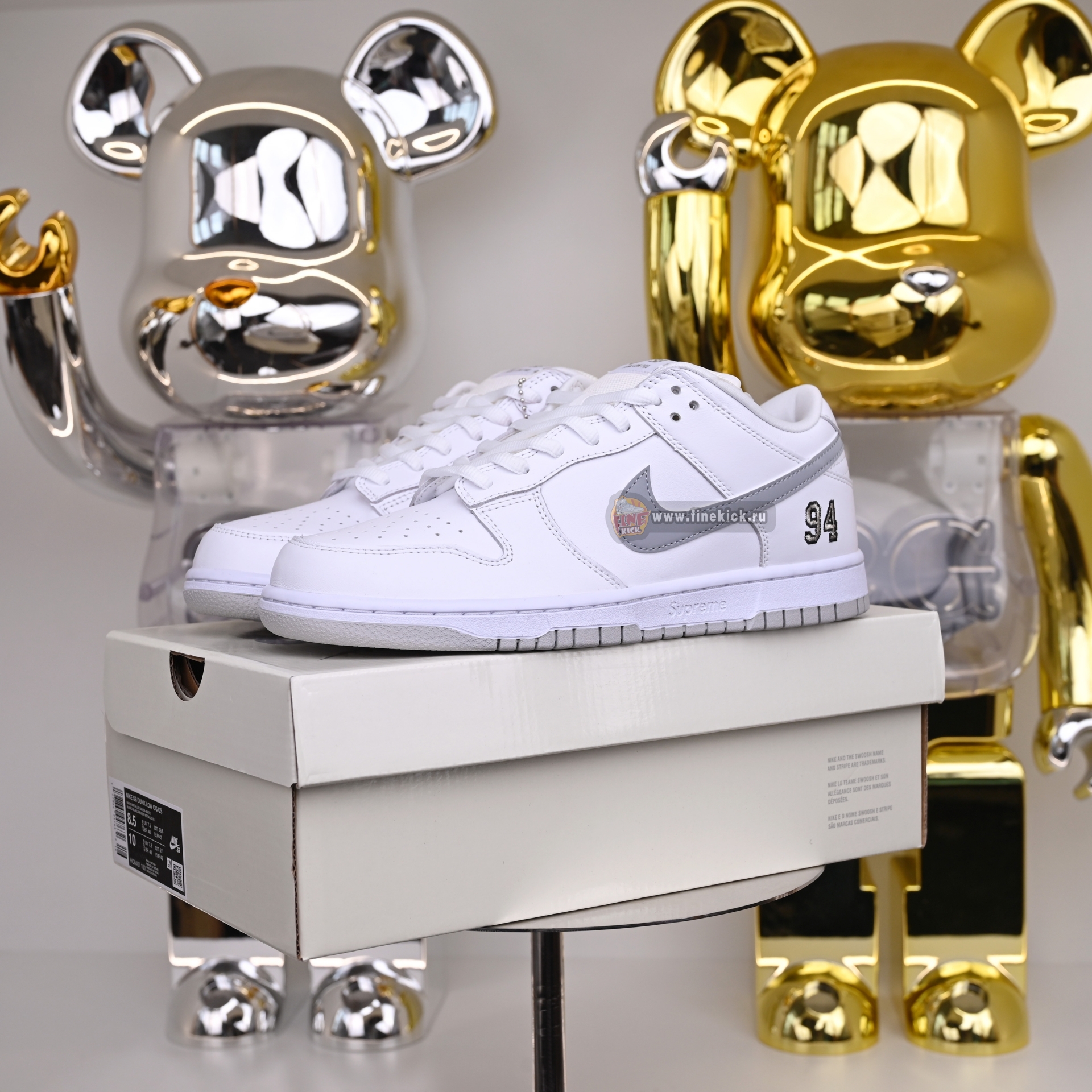 Supreme x Nike Dunk SB Low HQ8487-100