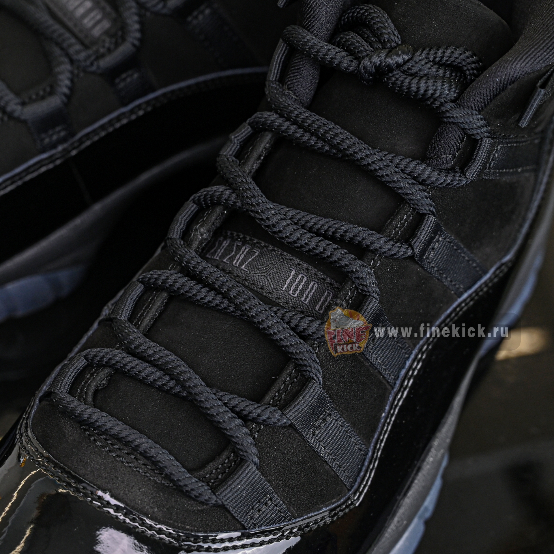 Air Jordan 11 retro cap and gown  378037-005