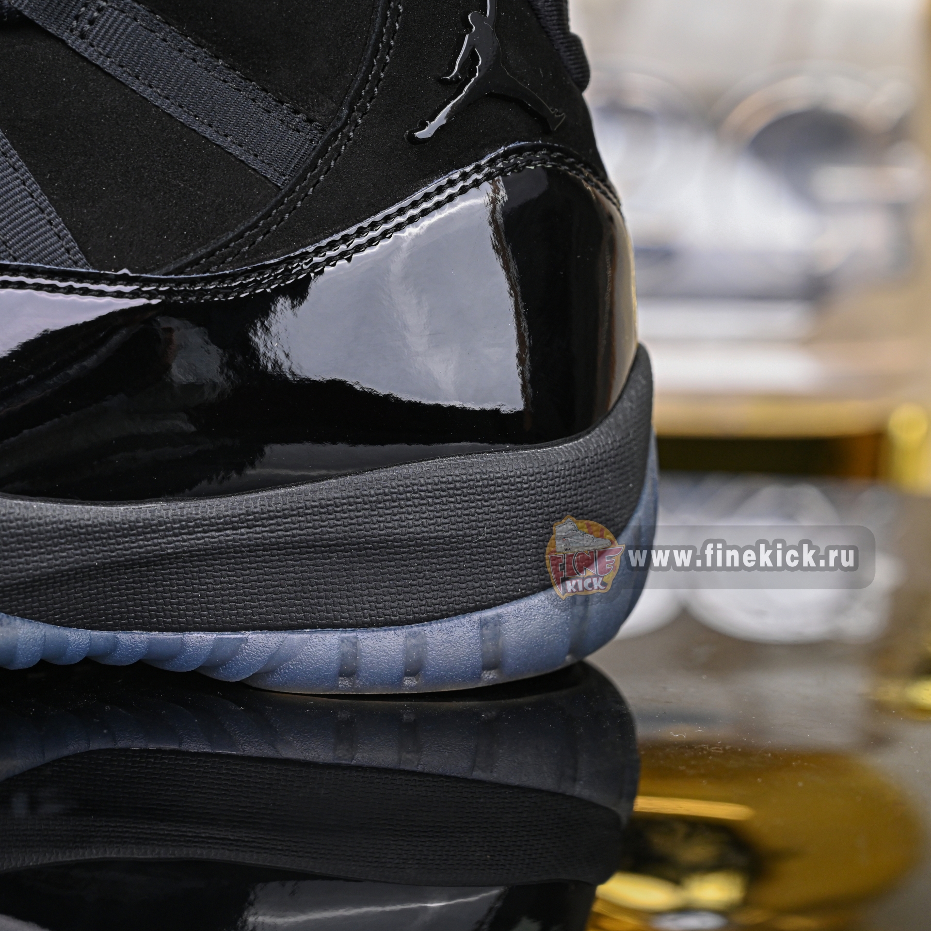 Air Jordan 11 retro cap and gown  378037-005