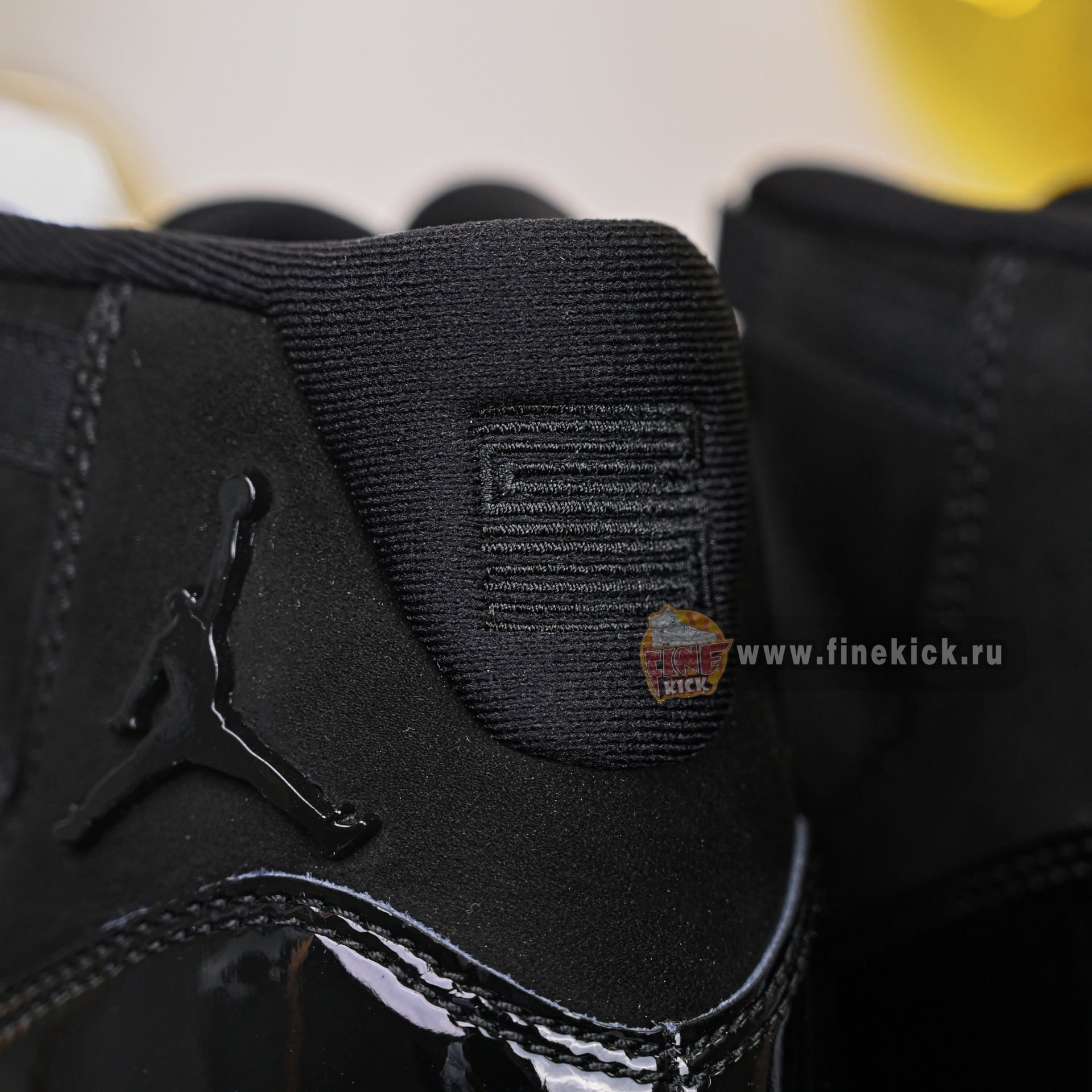 Air Jordan 11 retro cap and gown  378037-005