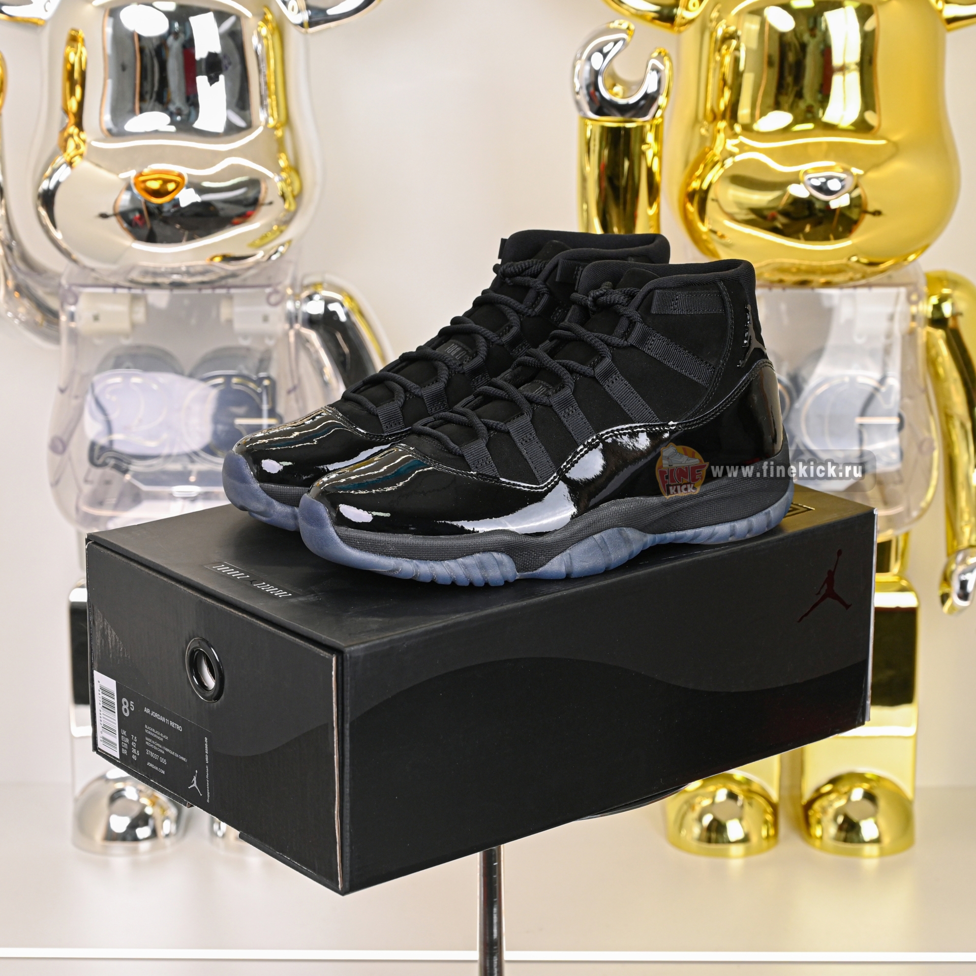 Air Jordan 11 retro cap and gown  378037-005