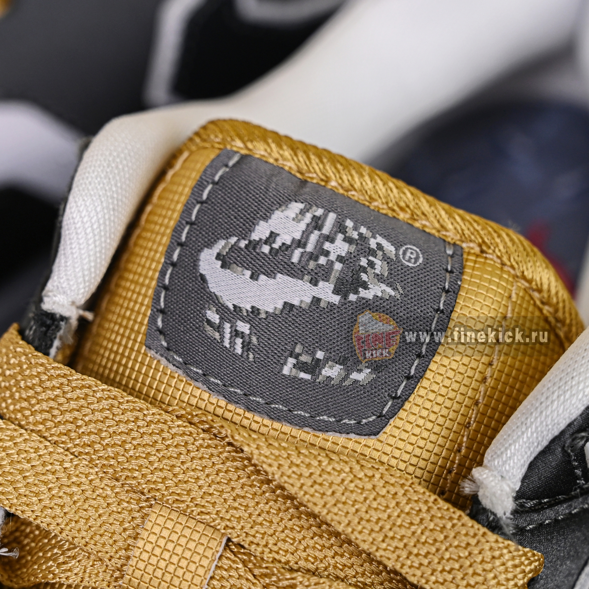 SWOOSH x Nike Air Max 1