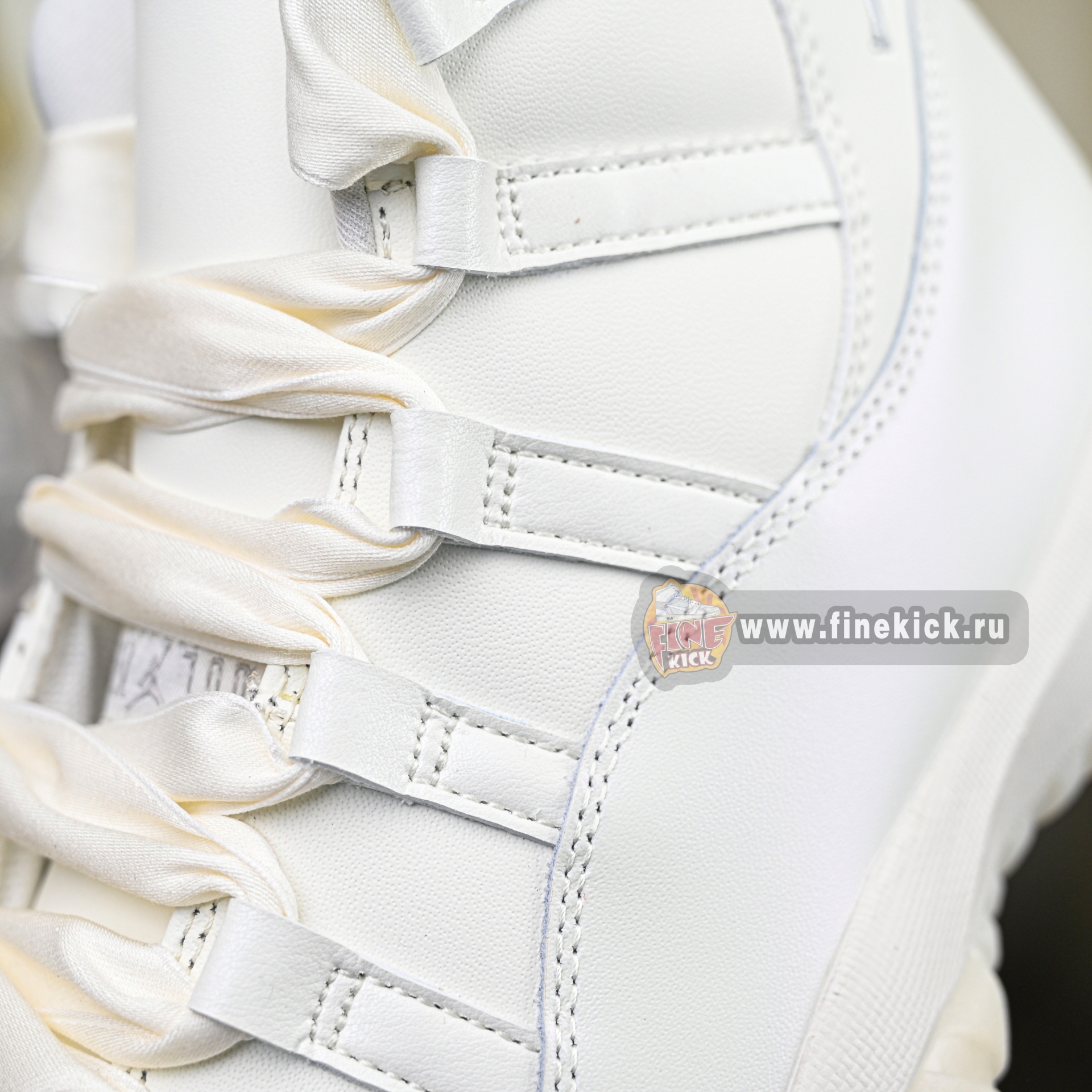 Air Jordan 11 RETRO“Pearl” AR0715-110