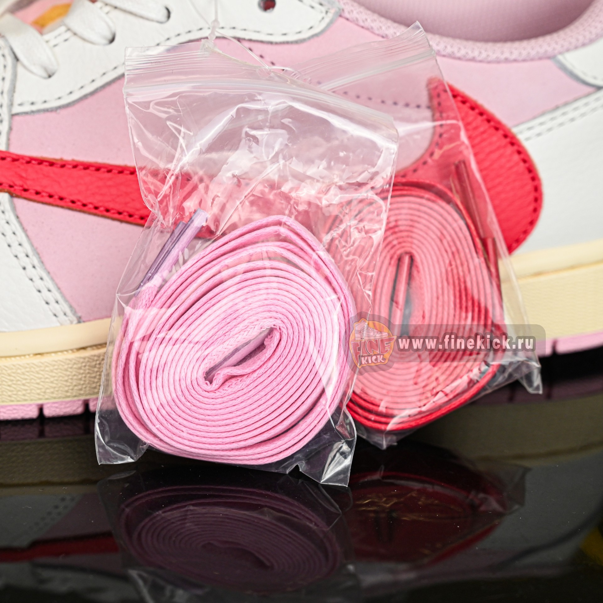 Travis Scott x  Air Jordan 1 Low OG IQ7604-101