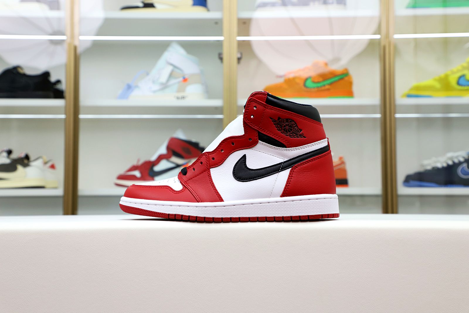 AIR JORDAN 1 RETRO HIGH OG 'CHICAGO' 2015