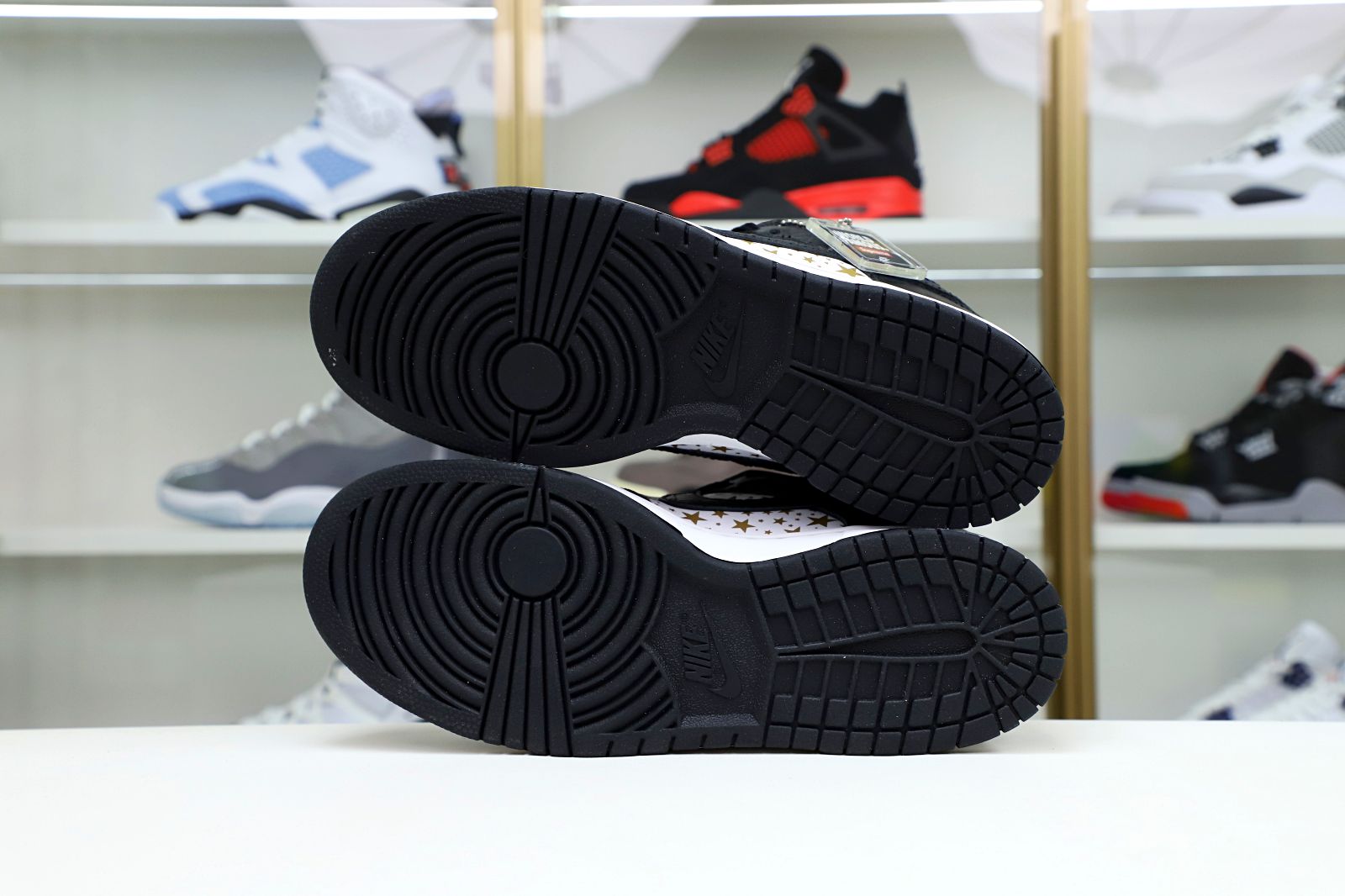 Supreme x Nike SB Dunk Low 