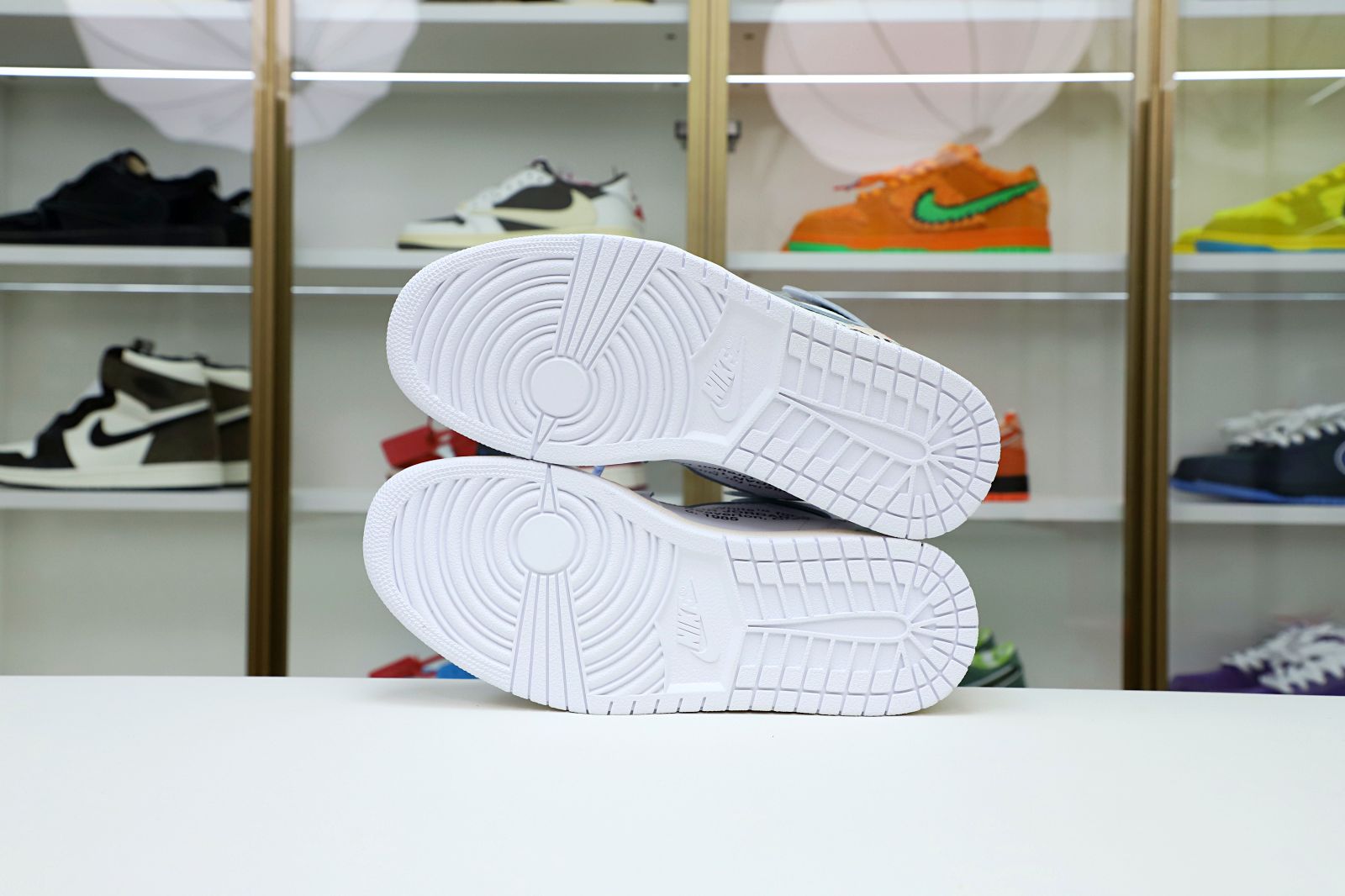 OFF-WHITE X AIR JORDAN 1 RETRO HIGH OG 'WHITE' 2018