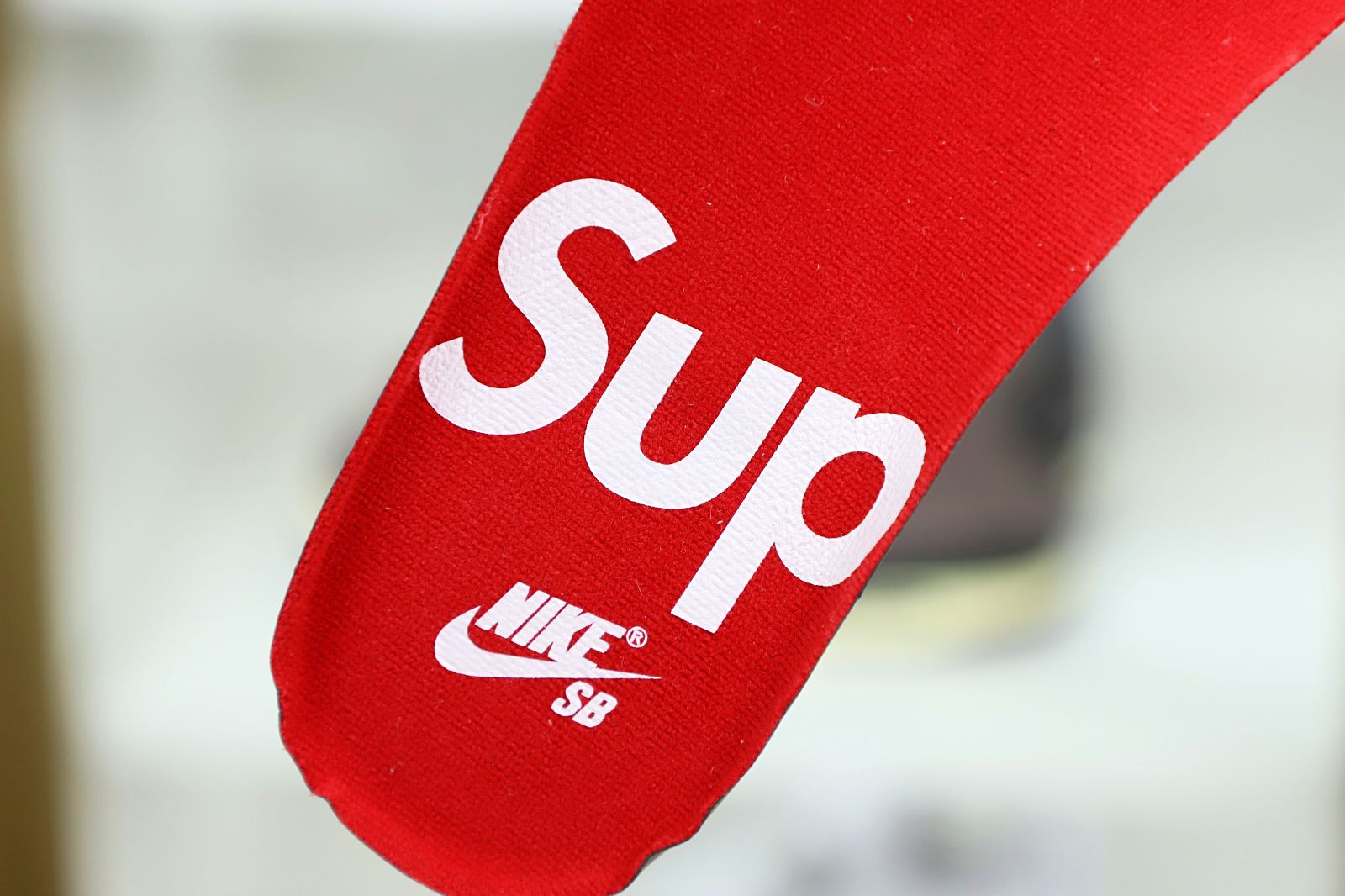 Supreme x Nike SB Dunk Low 